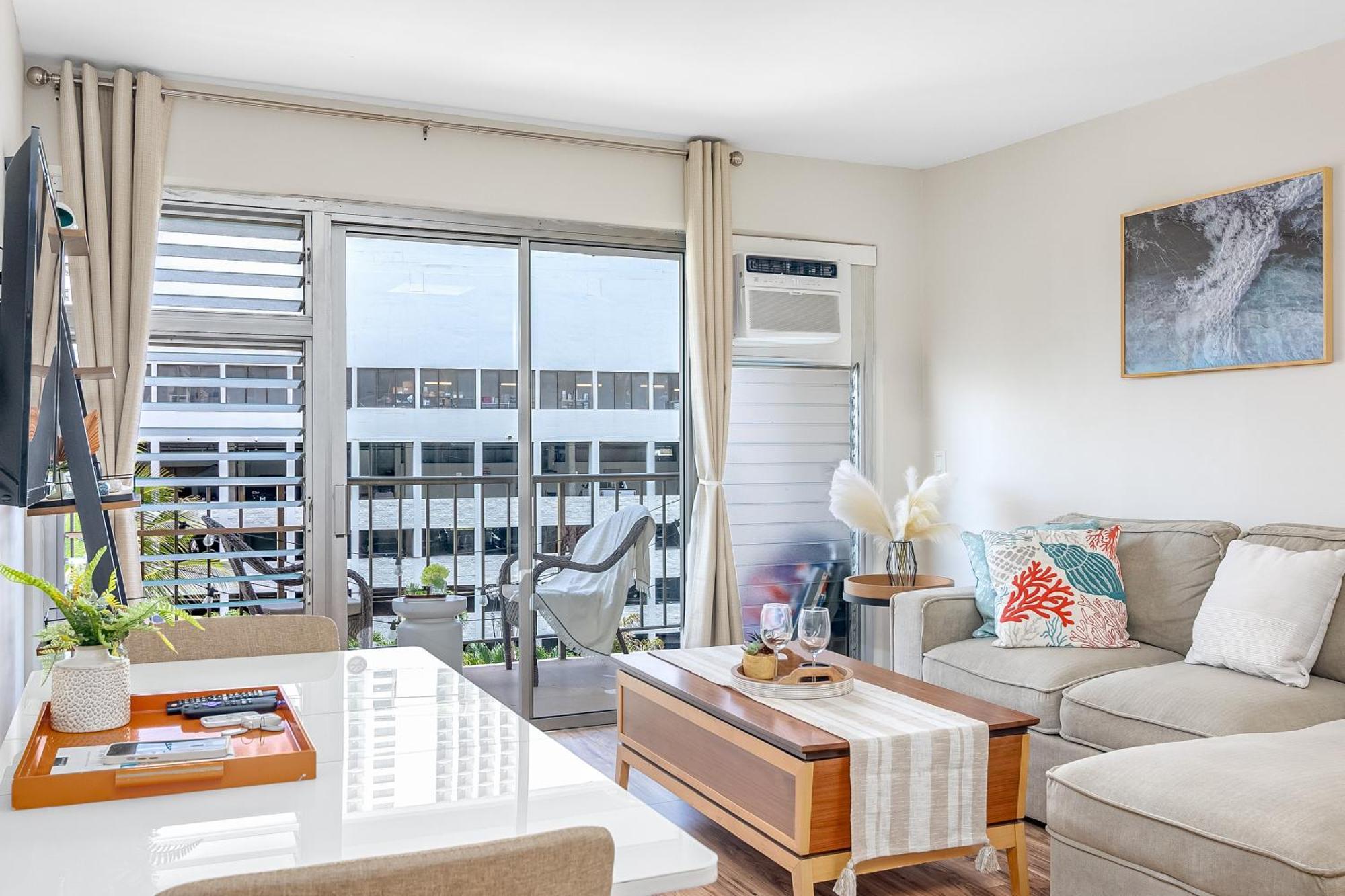 Kuhio At Waikiki 2br And 2ba Near With Parking Apartment *