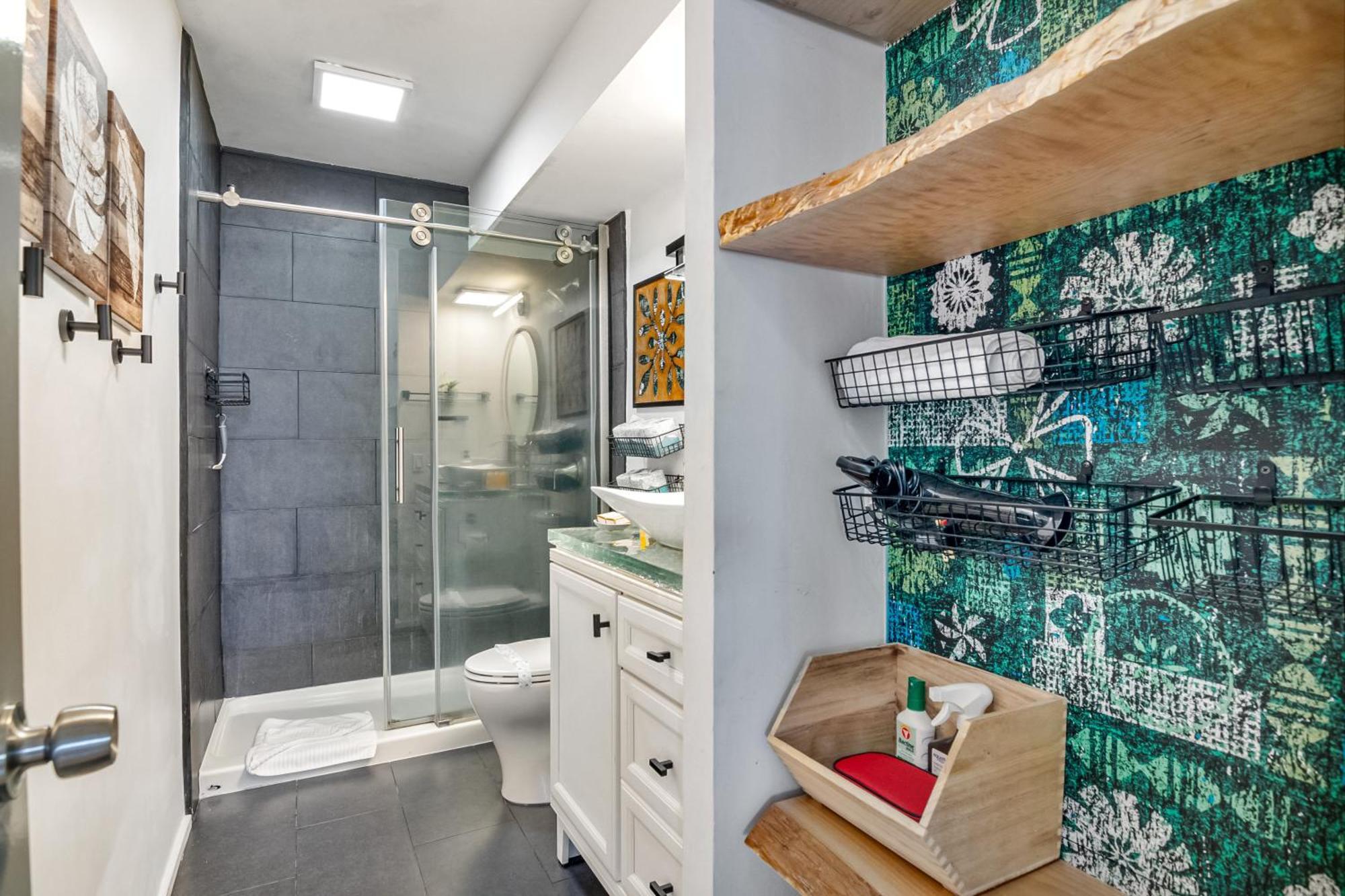 Kuhio At Waikiki 2br And 2ba Near With Parking *