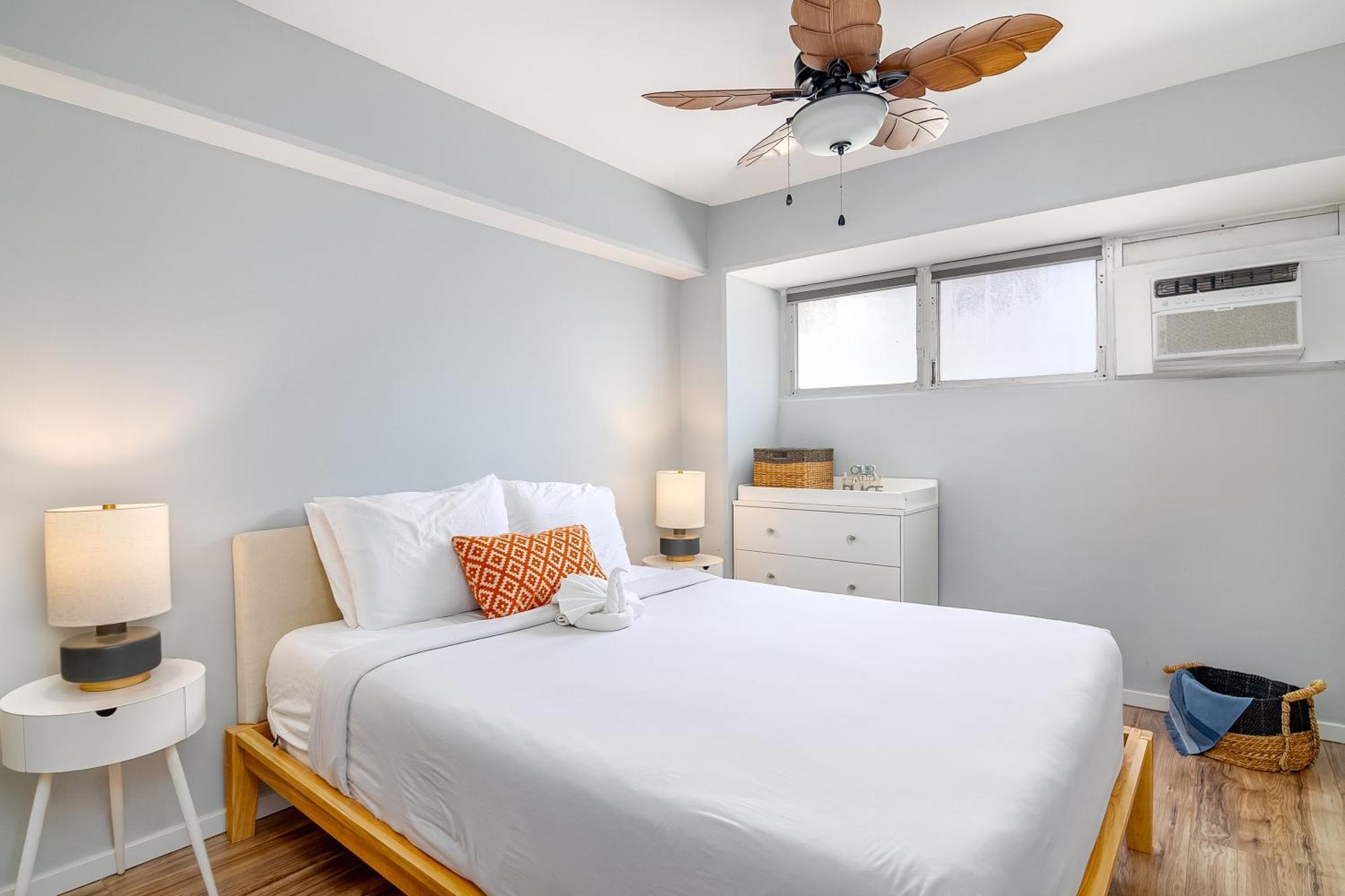 Kuhio At Waikiki 2br And 2ba Near With Parking