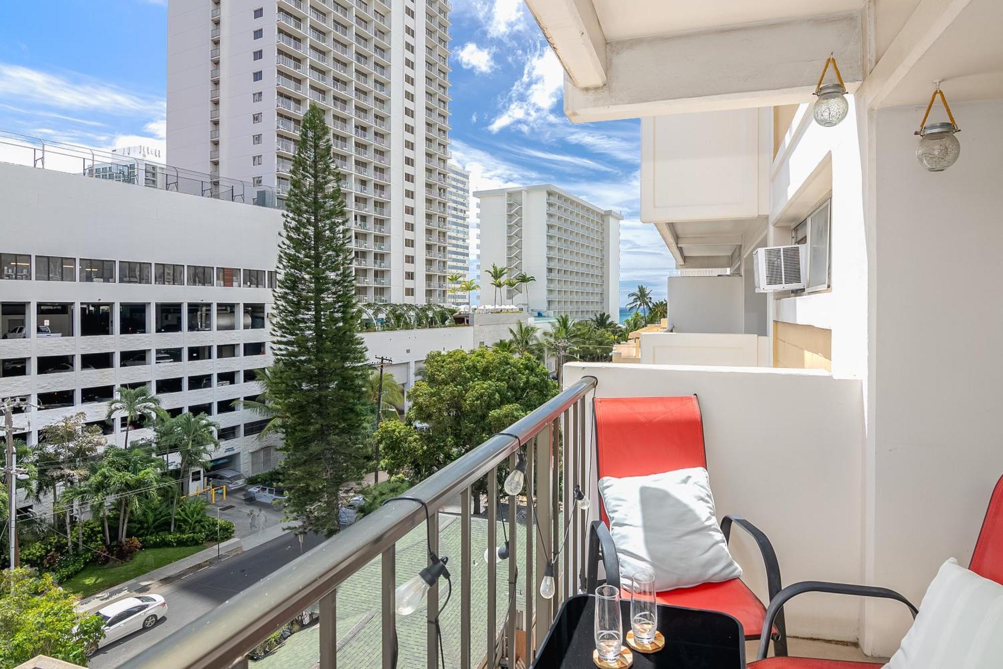 Kuhio At Waikiki 2br And 2ba Near With Parking *