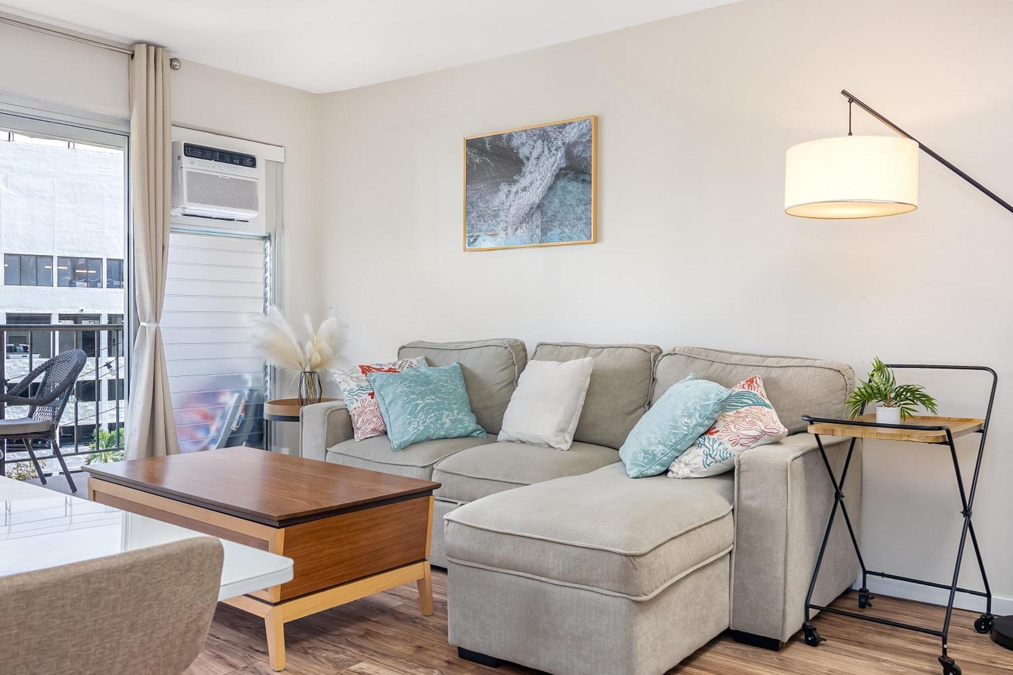 Kuhio At Waikiki 2br And 2ba Near With Parking *
