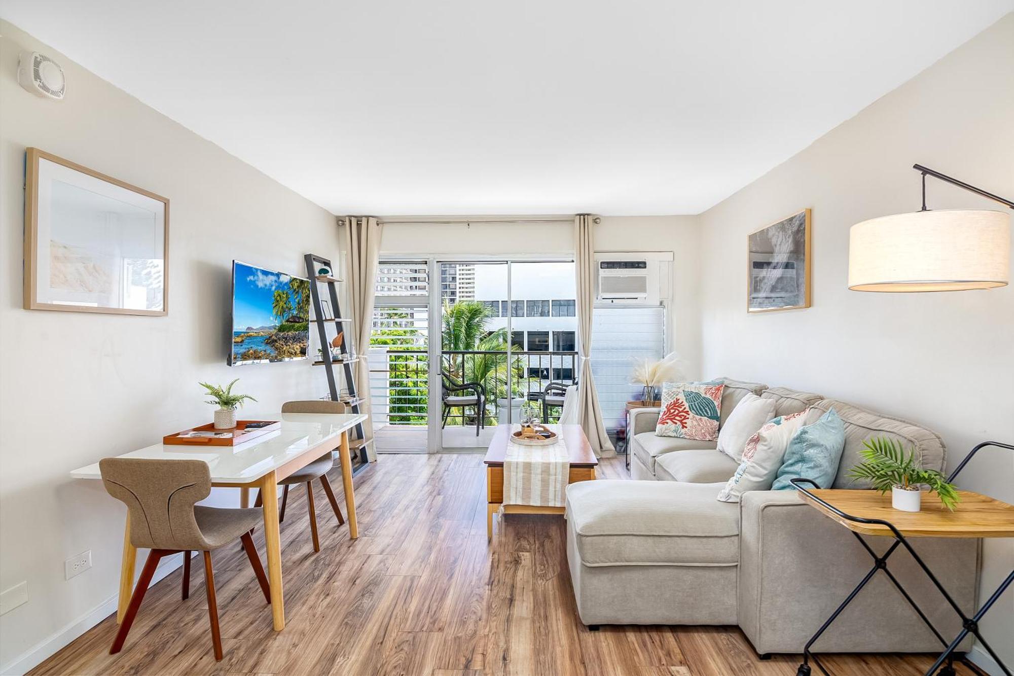 Kuhio At Waikiki 2br And 2ba Near With Parking Apartment *