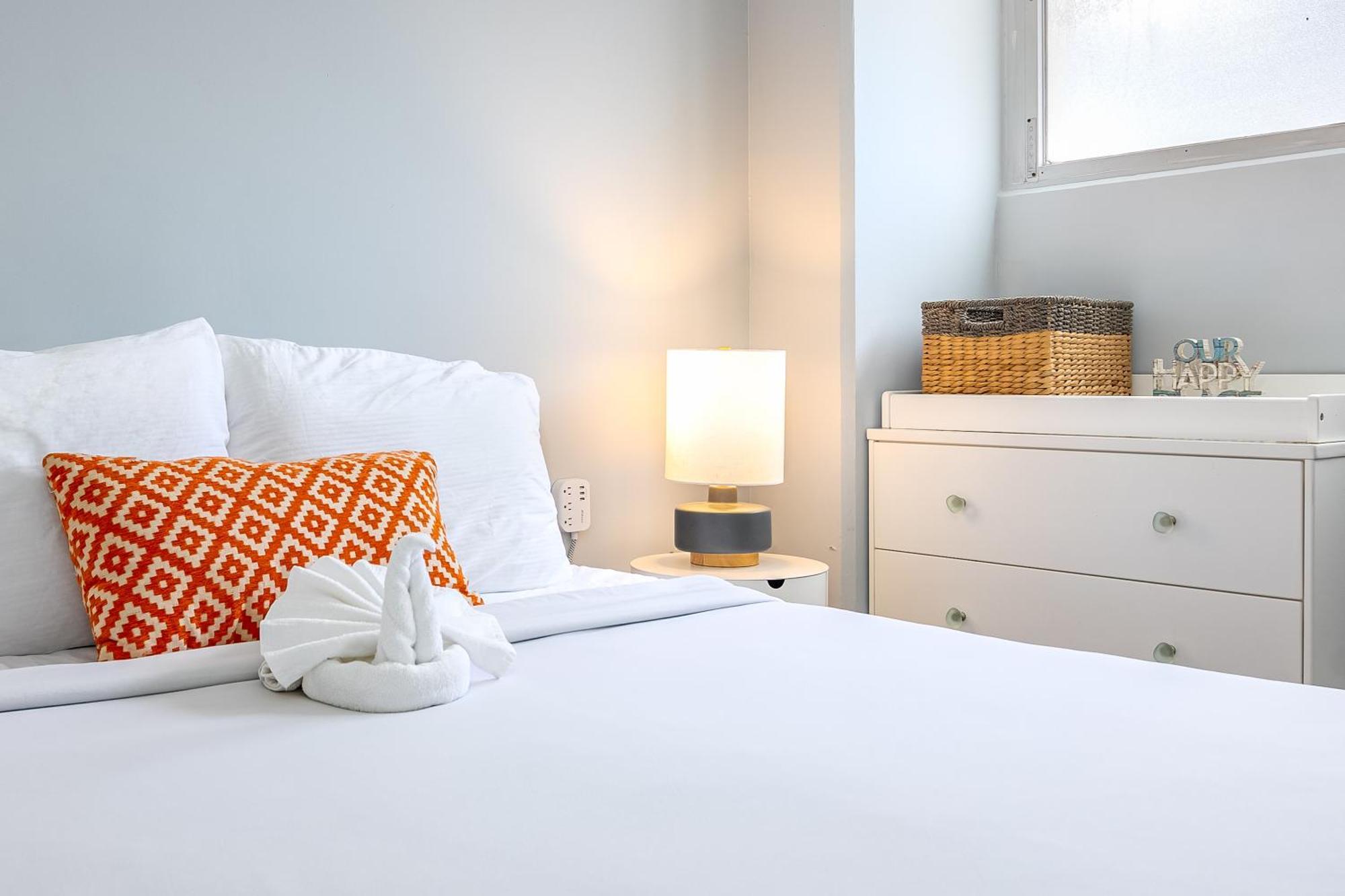 Apartment Kuhio At Waikiki 2br And 2ba Near With Parking Honolulu