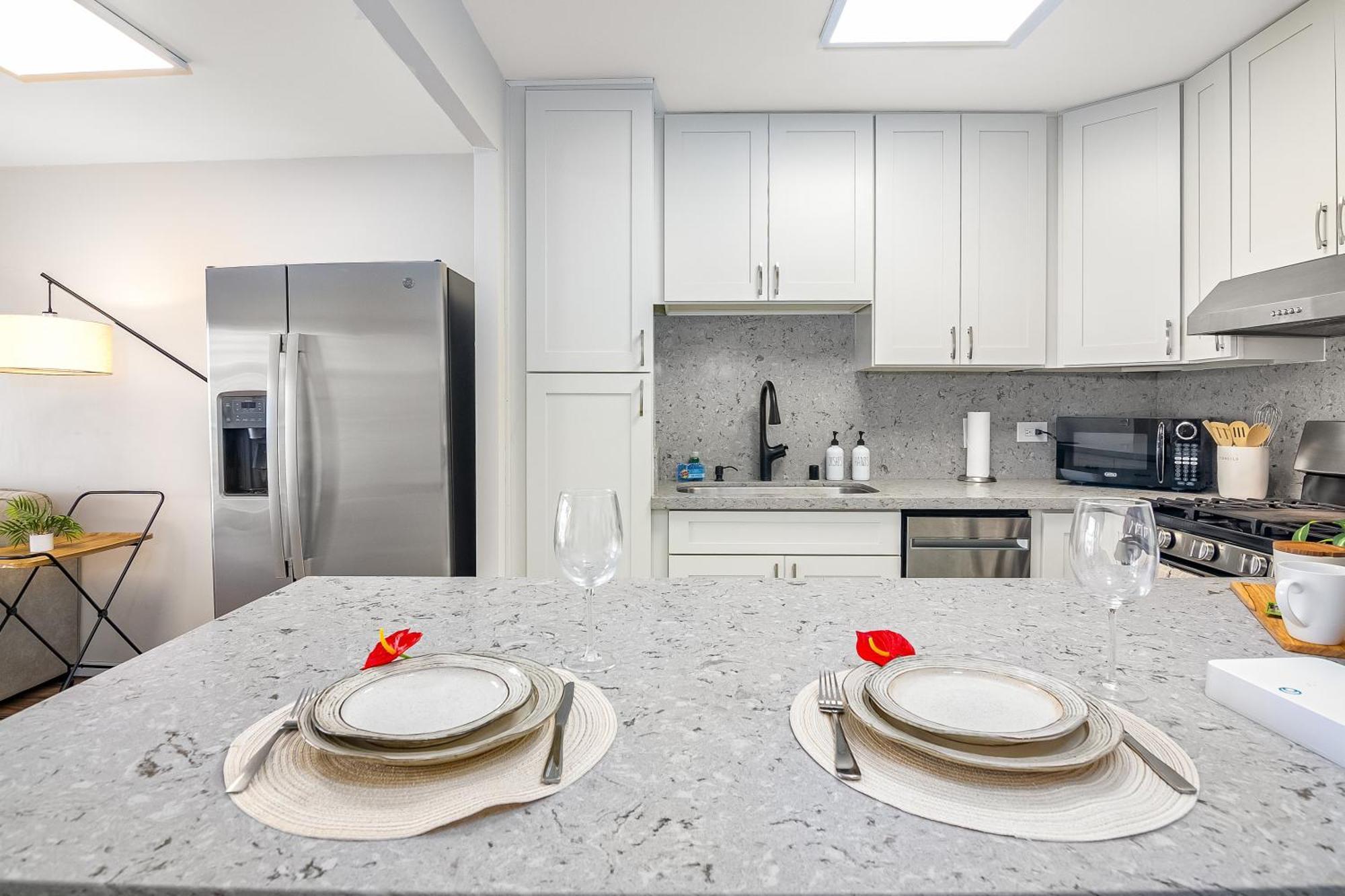 Kuhio At Waikiki 2br And 2ba Near With Parking *