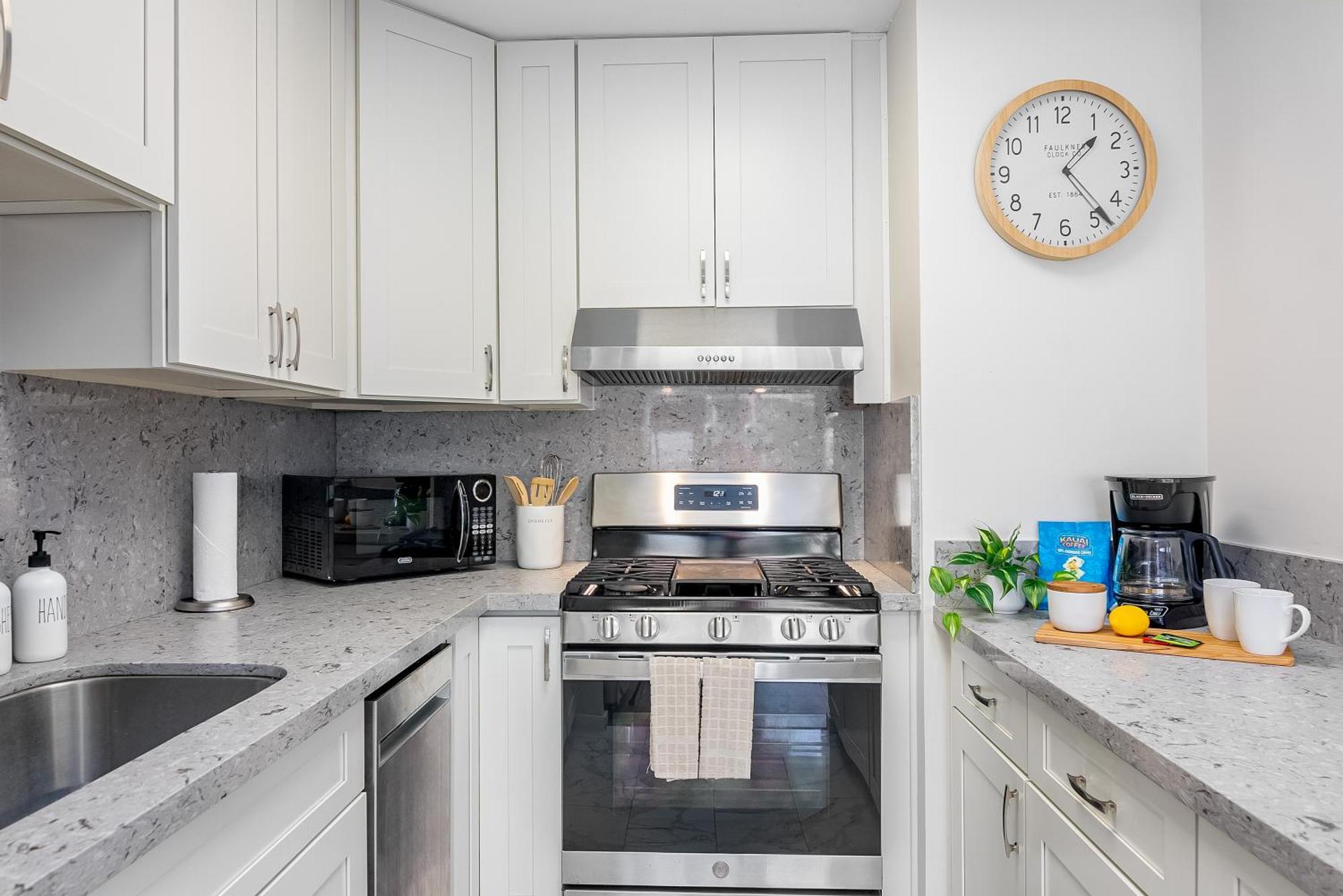 Kuhio At Waikiki 2br And 2ba Near With Parking Apartment Honolulu
