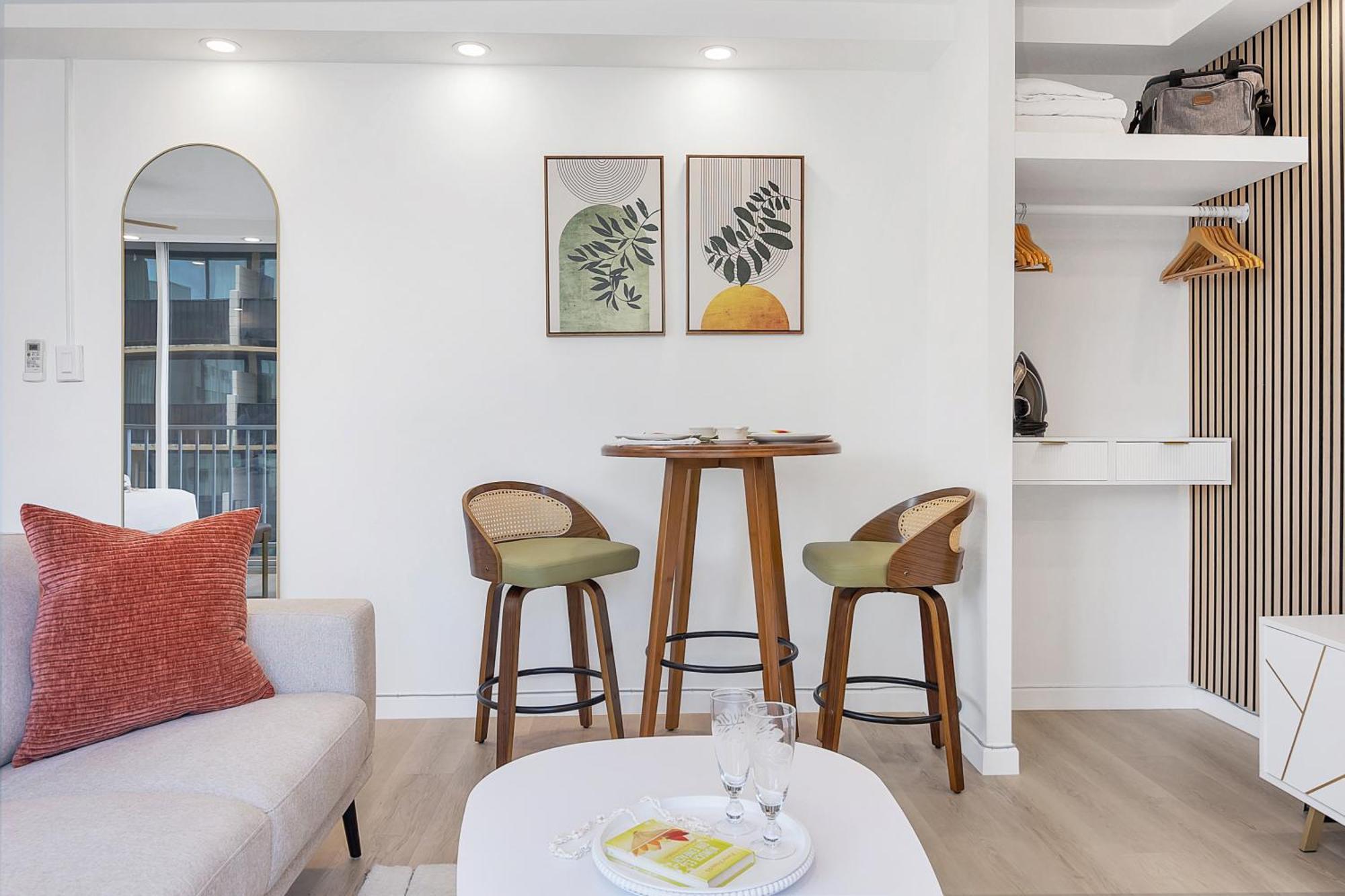 Steps To Waikiki Beach! Newly Renovated With 75