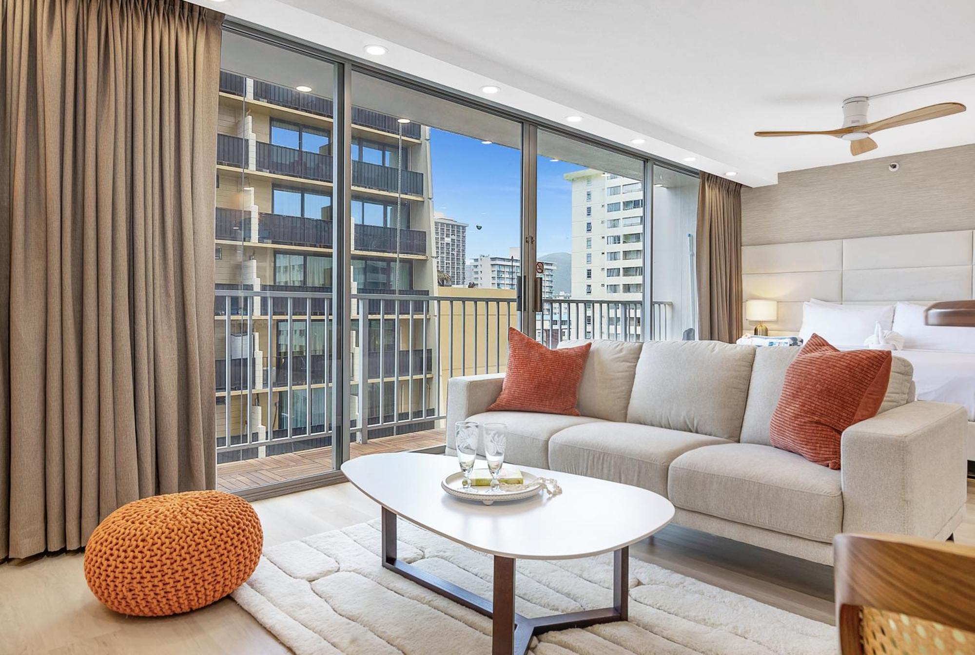 Steps To Waikiki Beach! Newly Renovated With 75