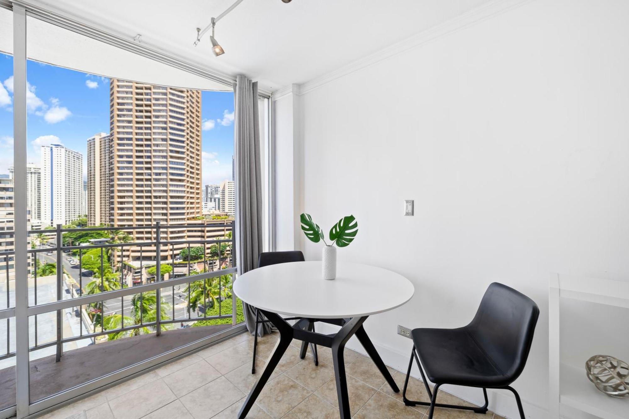 Ilikai Marina Apartment