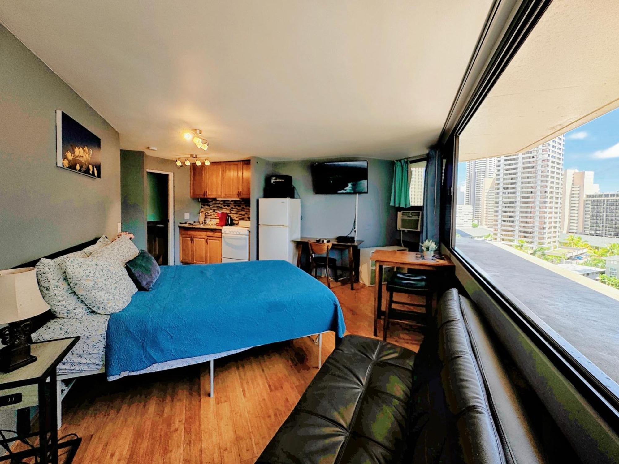 Apartment Spacious W/ Parking, Beach/mall/park Honolulu