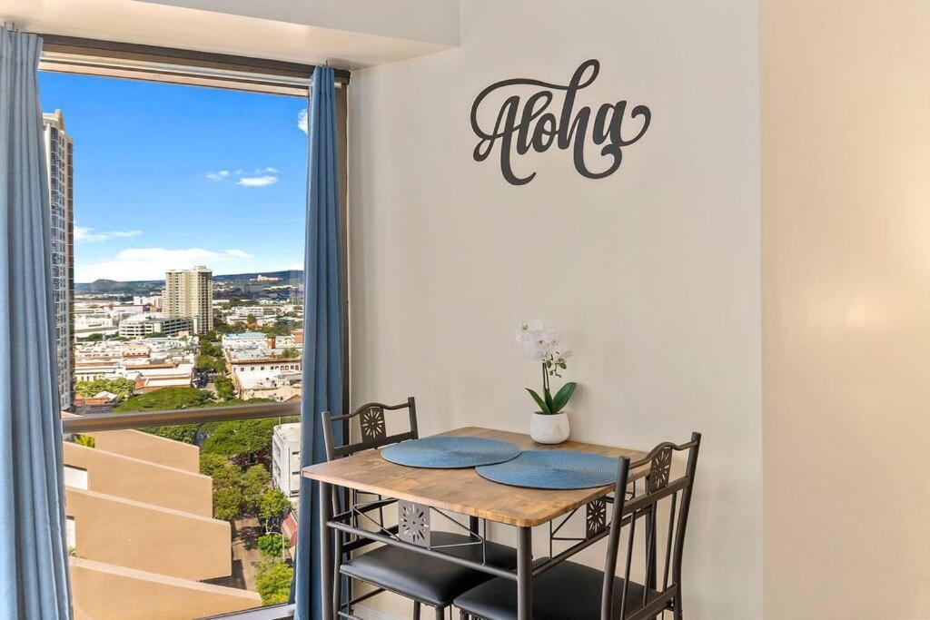 Apartment Executive Center 1 Bd With Parking Honolulu