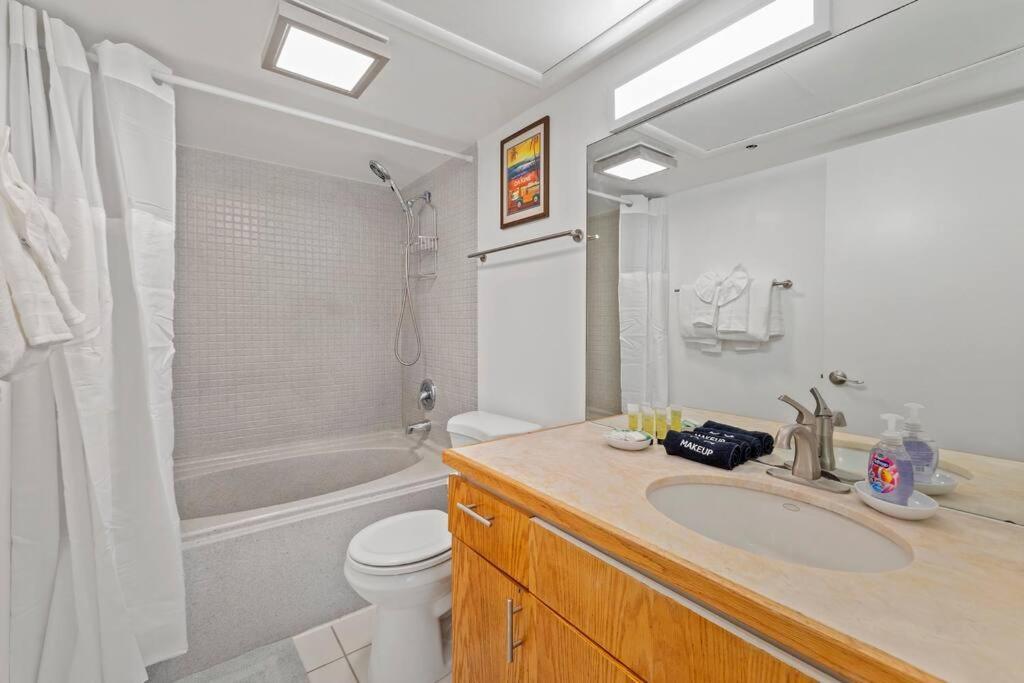 Executive Center 1 Bd With Parking Apartment Honolulu
