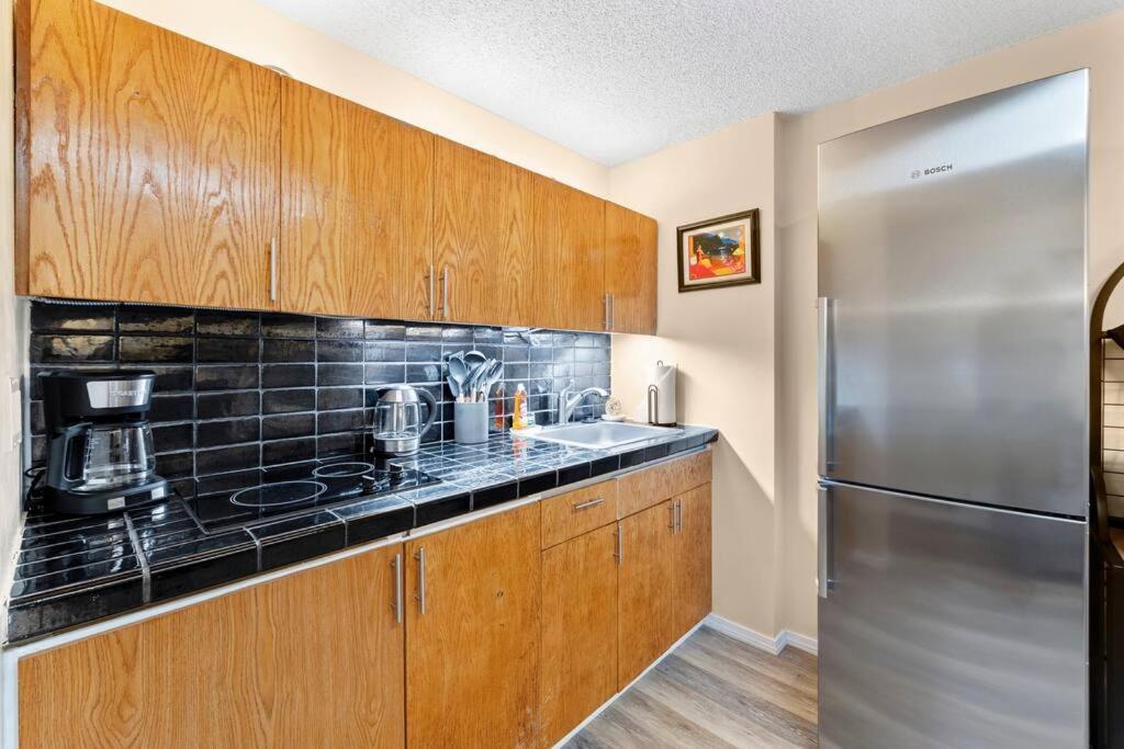 Executive Center 1 Bd With Parking Apartment