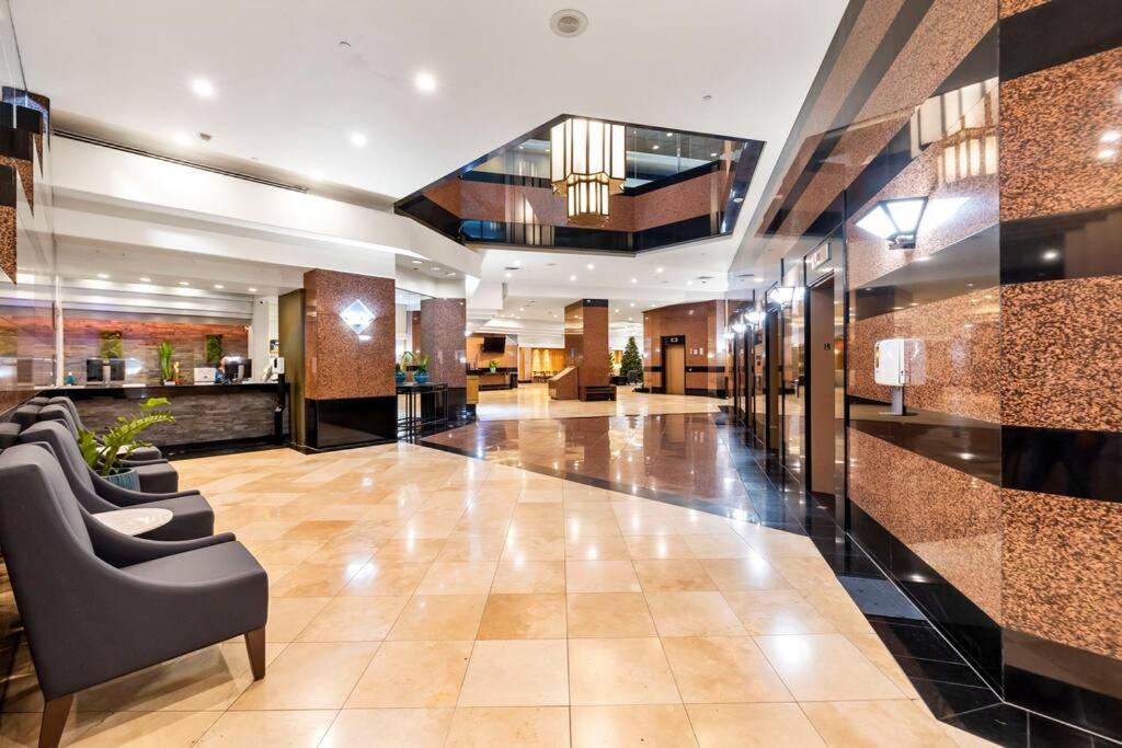 Executive Center 1 Bd With Parking Apartment