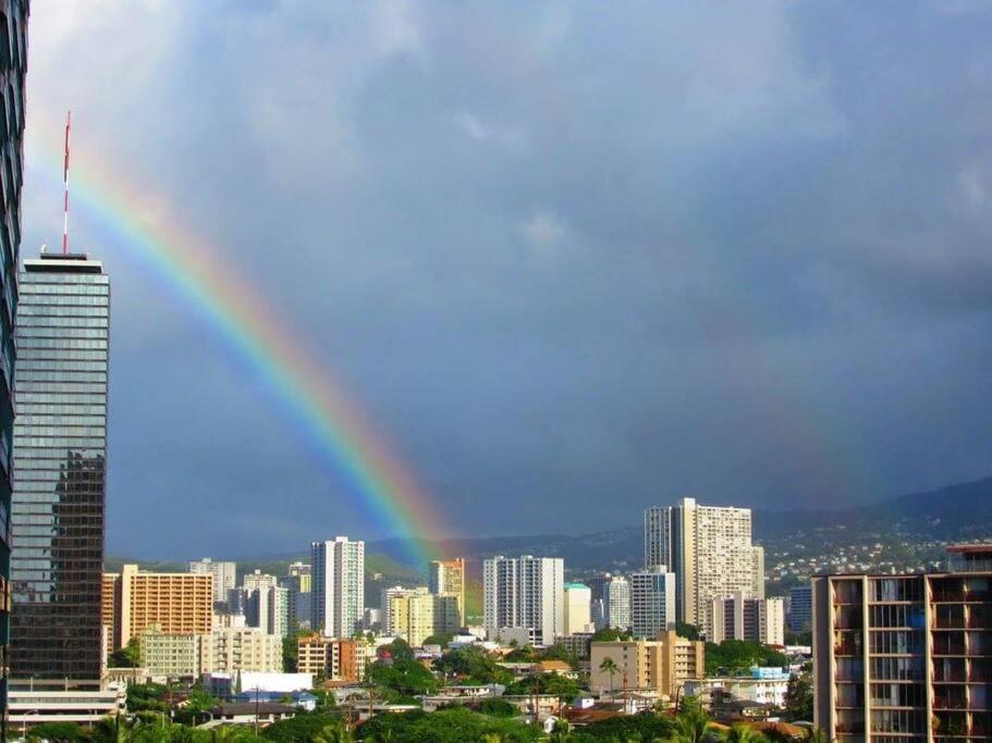 2 Bedroom Waikiki Sleeps 6 Free Parking