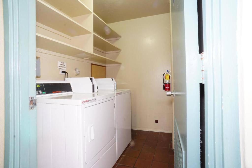 2 Bedroom Waikiki Sleeps 6 Free Parking