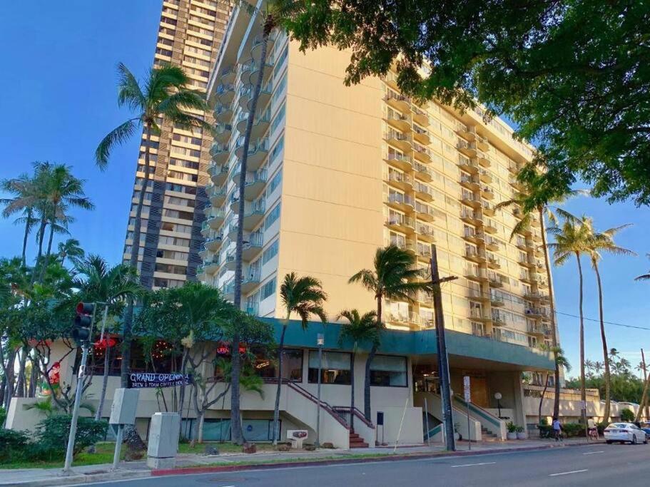 Apartment 2 Bedroom Waikiki Sleeps 6 Free Parking