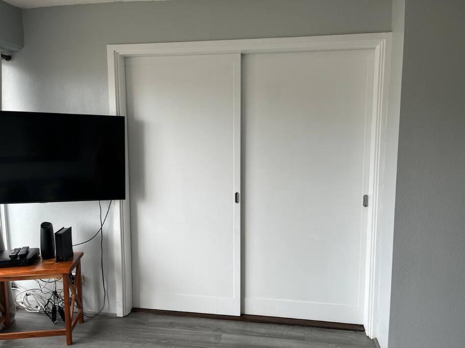 2 Bedroom Waikiki Sleeps 6 Free Parking *