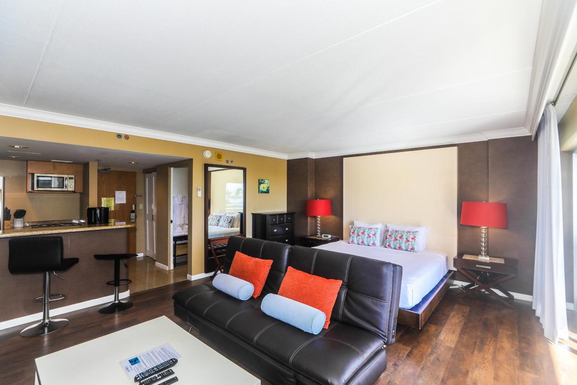 Ilikai Tower One Bedroom Harbor View Apartment