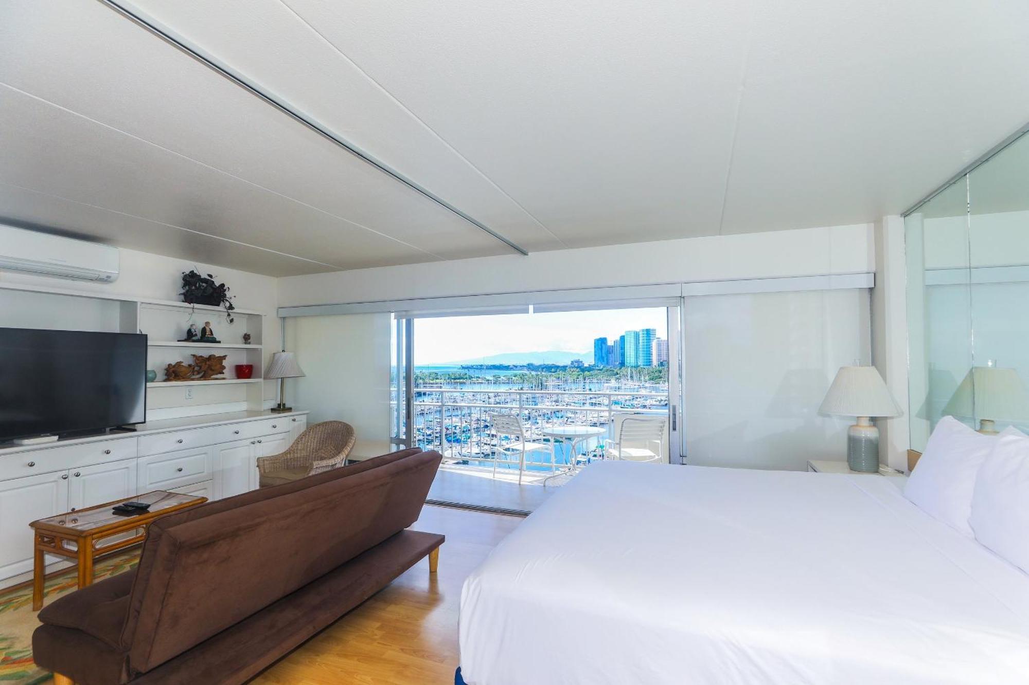 Apartment Ilikai Tower One Bedroom Harbor View