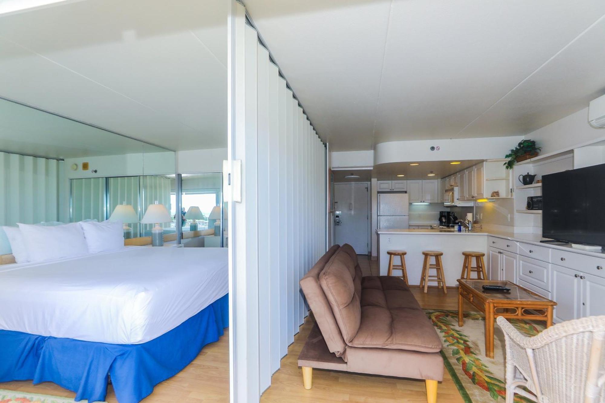 Apartment Ilikai Tower One Bedroom Harbor View *