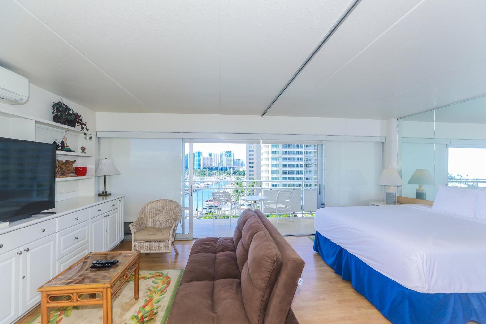 Ilikai Tower One Bedroom Harbor View Apartment Honolulu