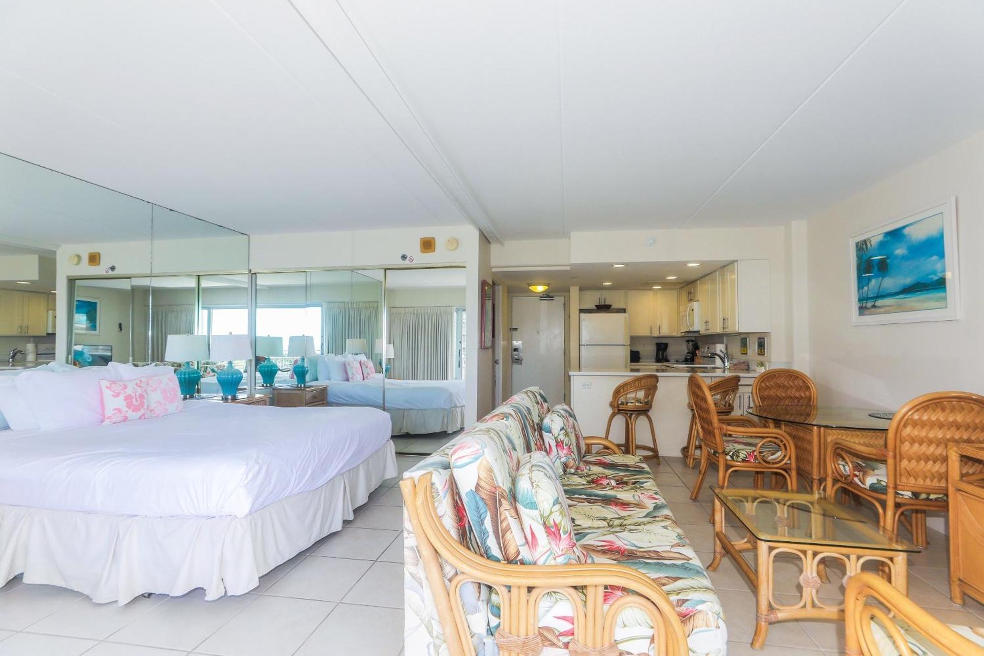 Ilikai Tower One Bedroom Harbor View *
