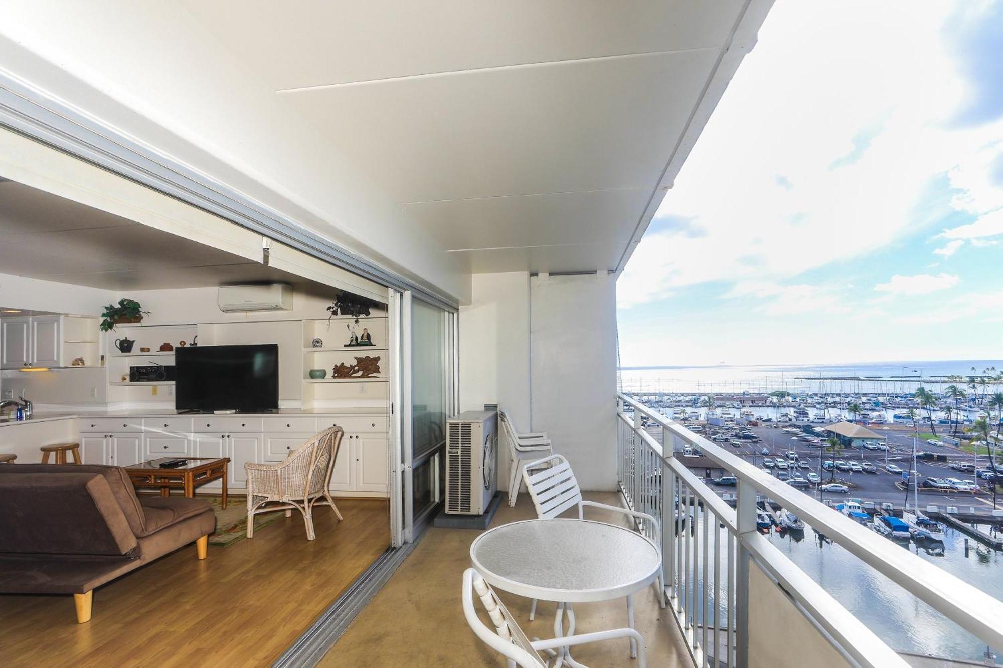 Ilikai Tower One Bedroom Harbor View Apartment Honolulu