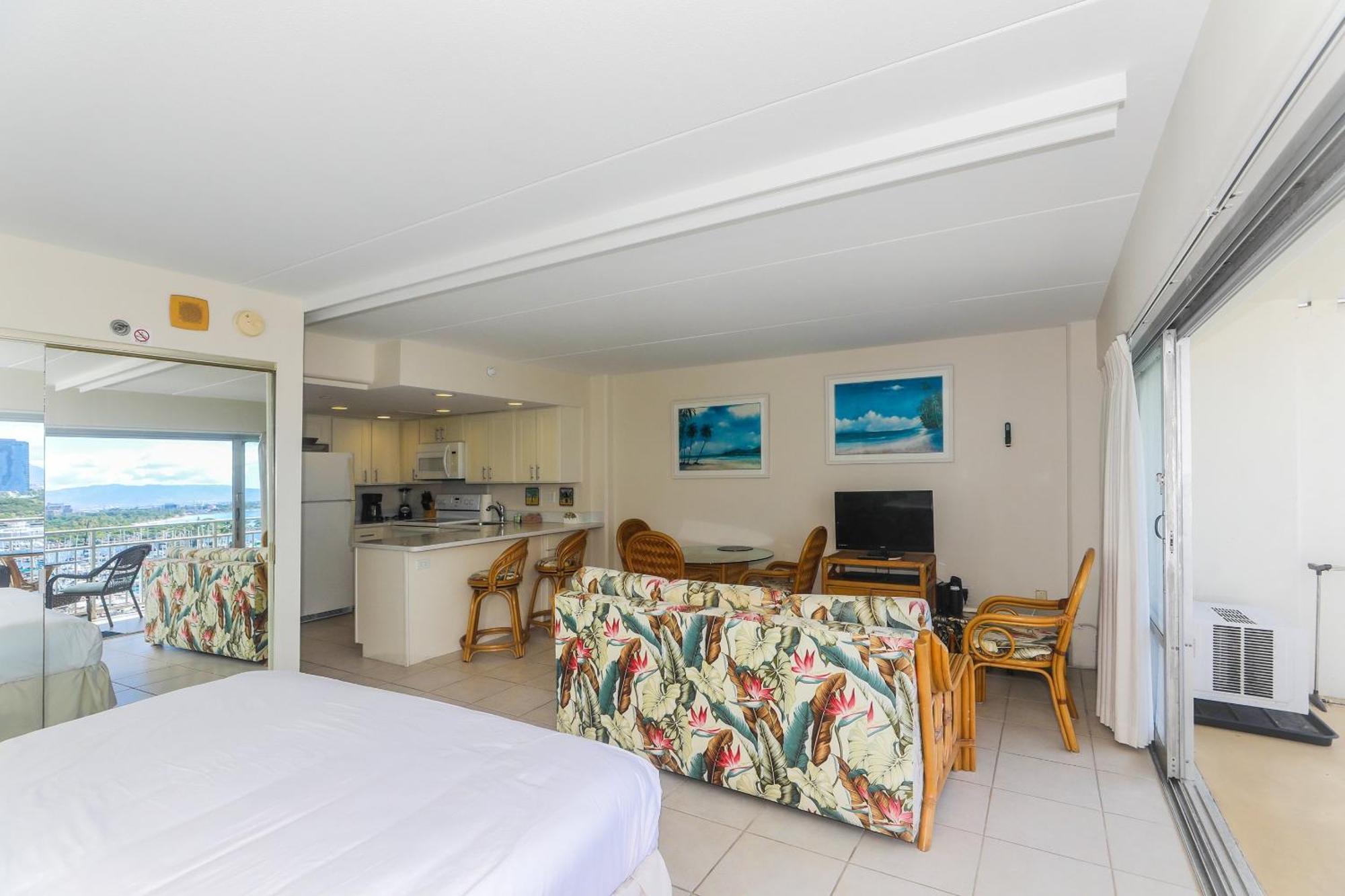 Apartment Ilikai Tower One Bedroom Harbor View