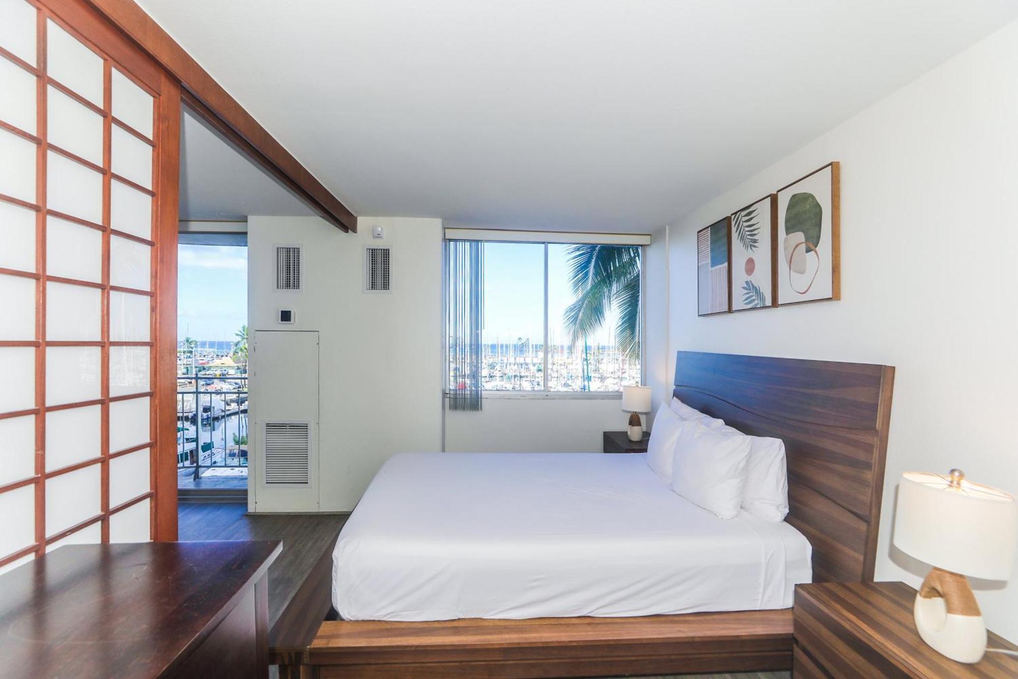 Ilikai Marina 480 Yacht Harbor View 1br Apartment