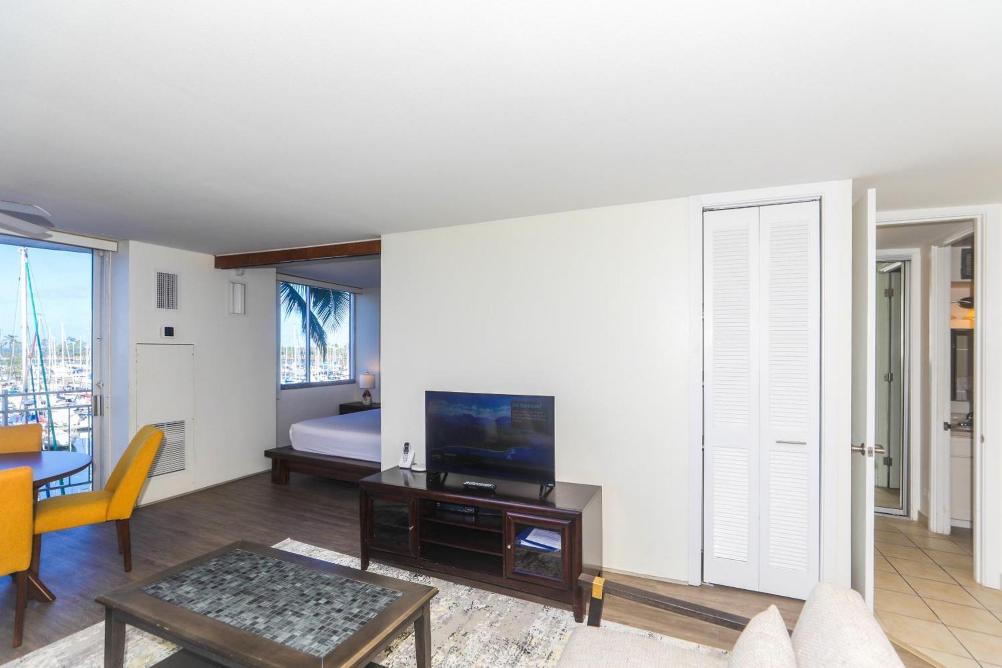 Ilikai Marina 480 Yacht Harbor View 1br Apartment *