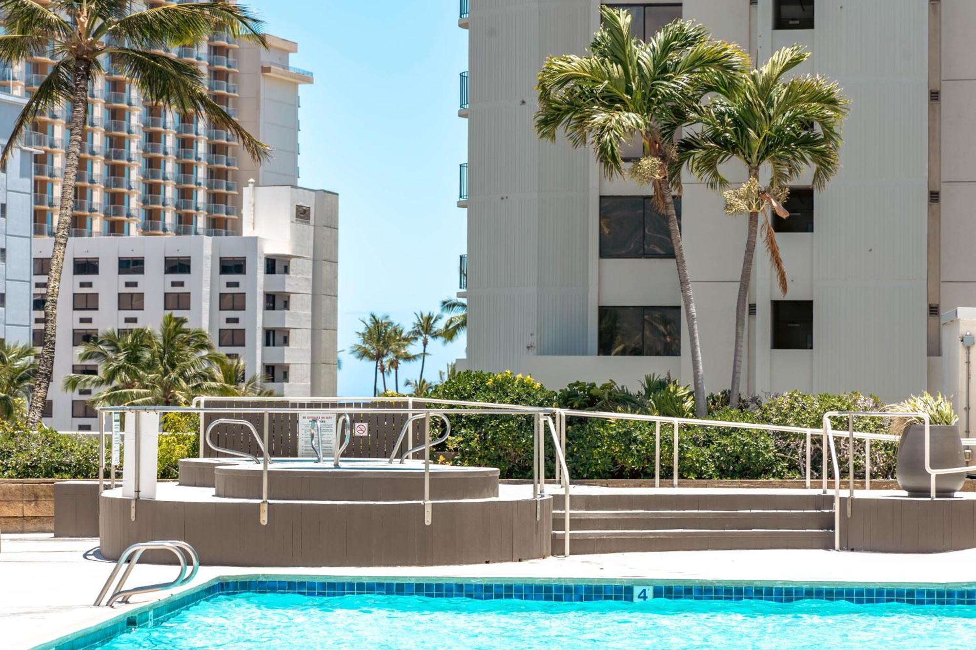 Waikiki Banyan Fabulous Ocean View With Free Parking