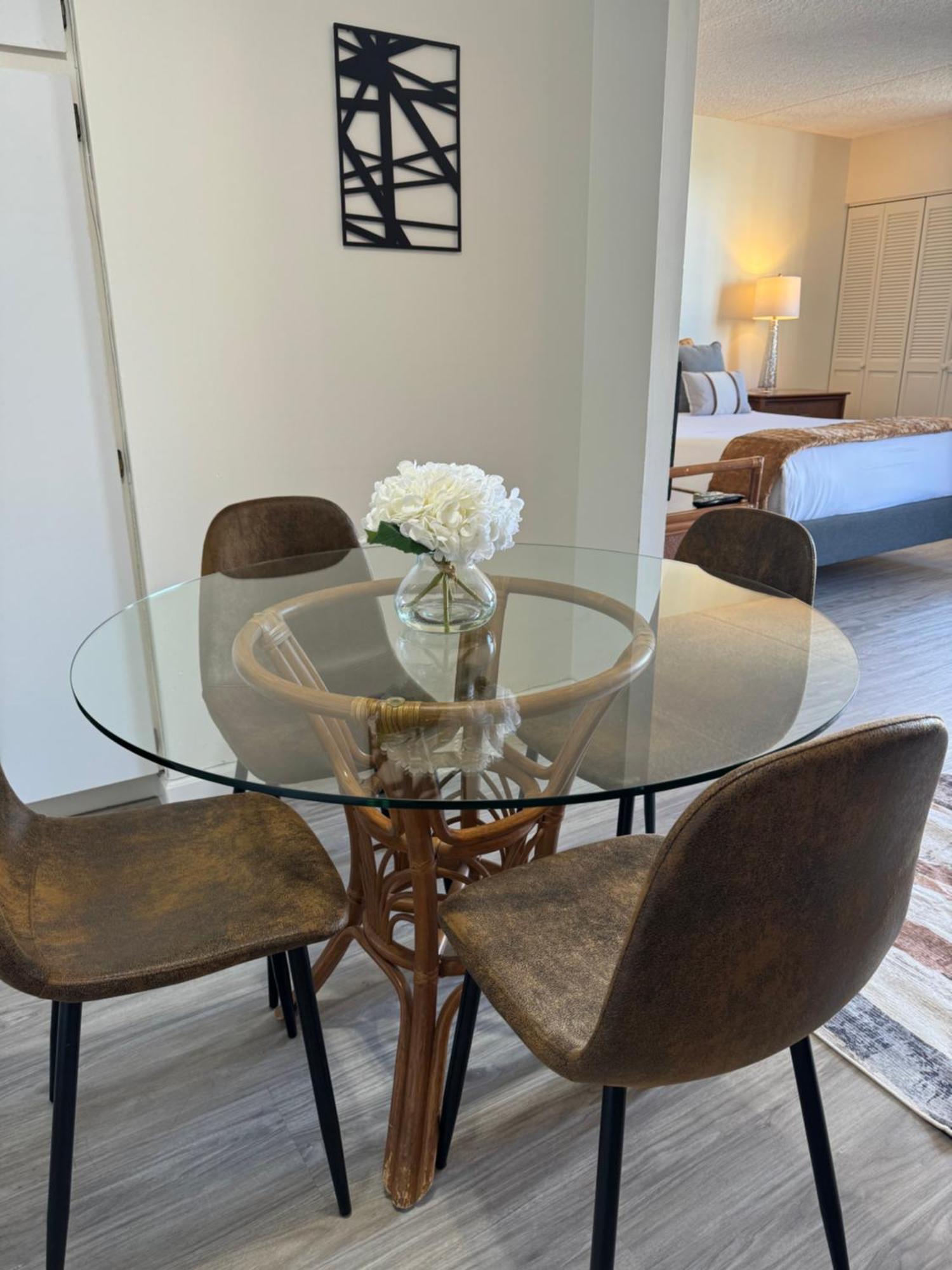 1414- Heart Of Waikiki With Kitchen - Free Parking - View Holiday home *