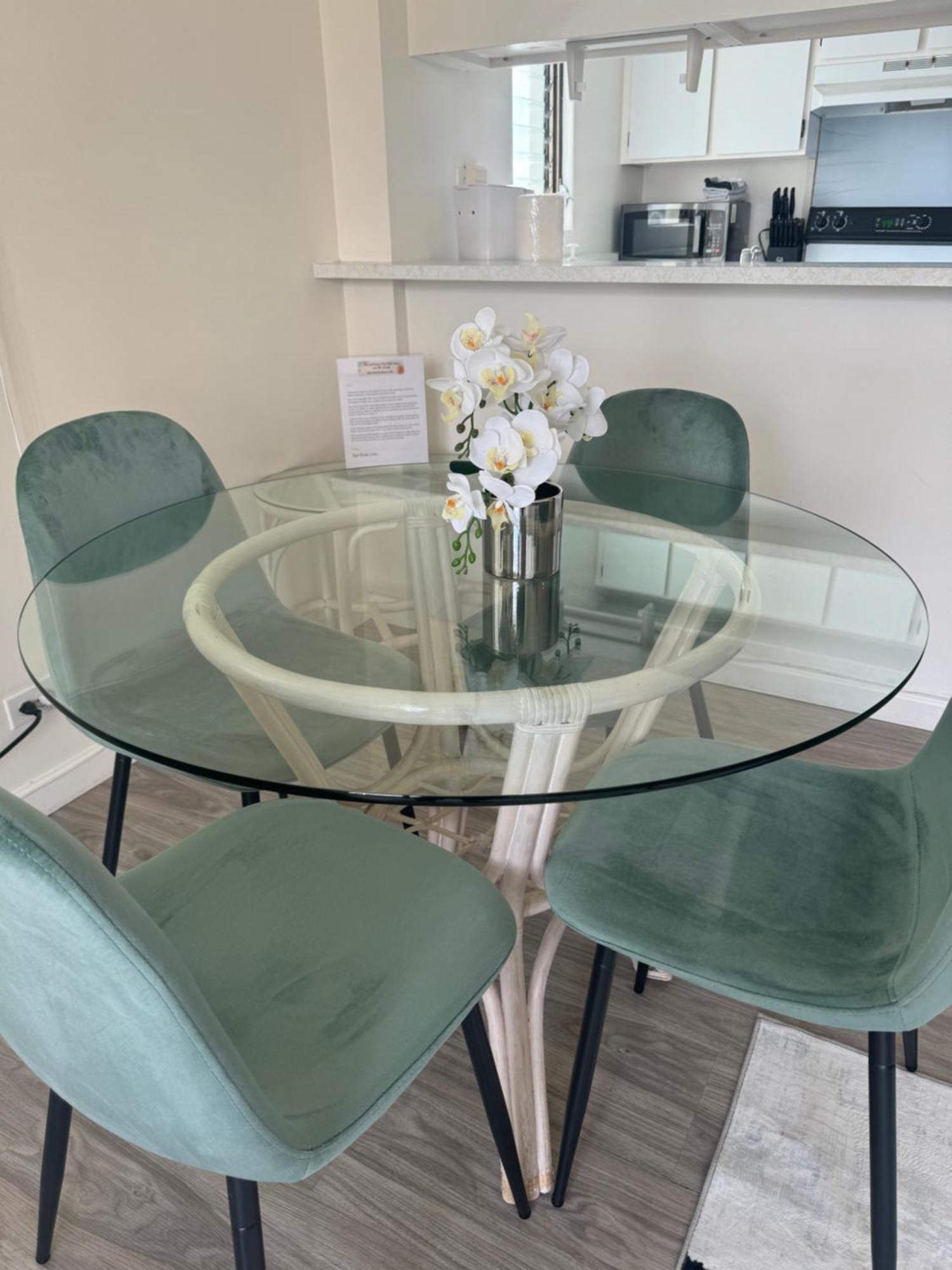 1505- Heart Of Waikiki With Kitchen - Free Parking - King Bed - Corner Unit - Mountain View Unit Apartment