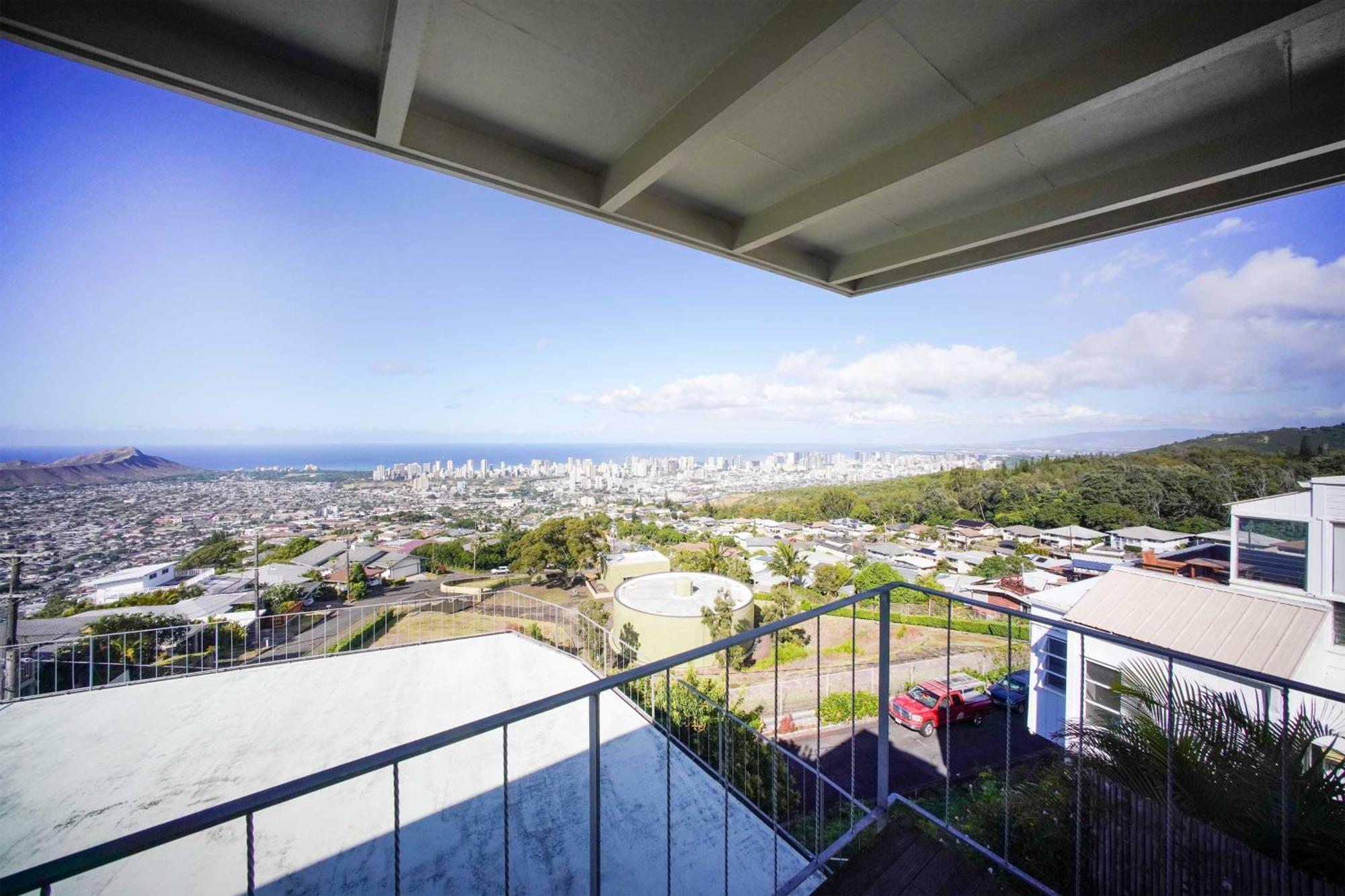 Holiday home Breezy Ocean And Skyline Views