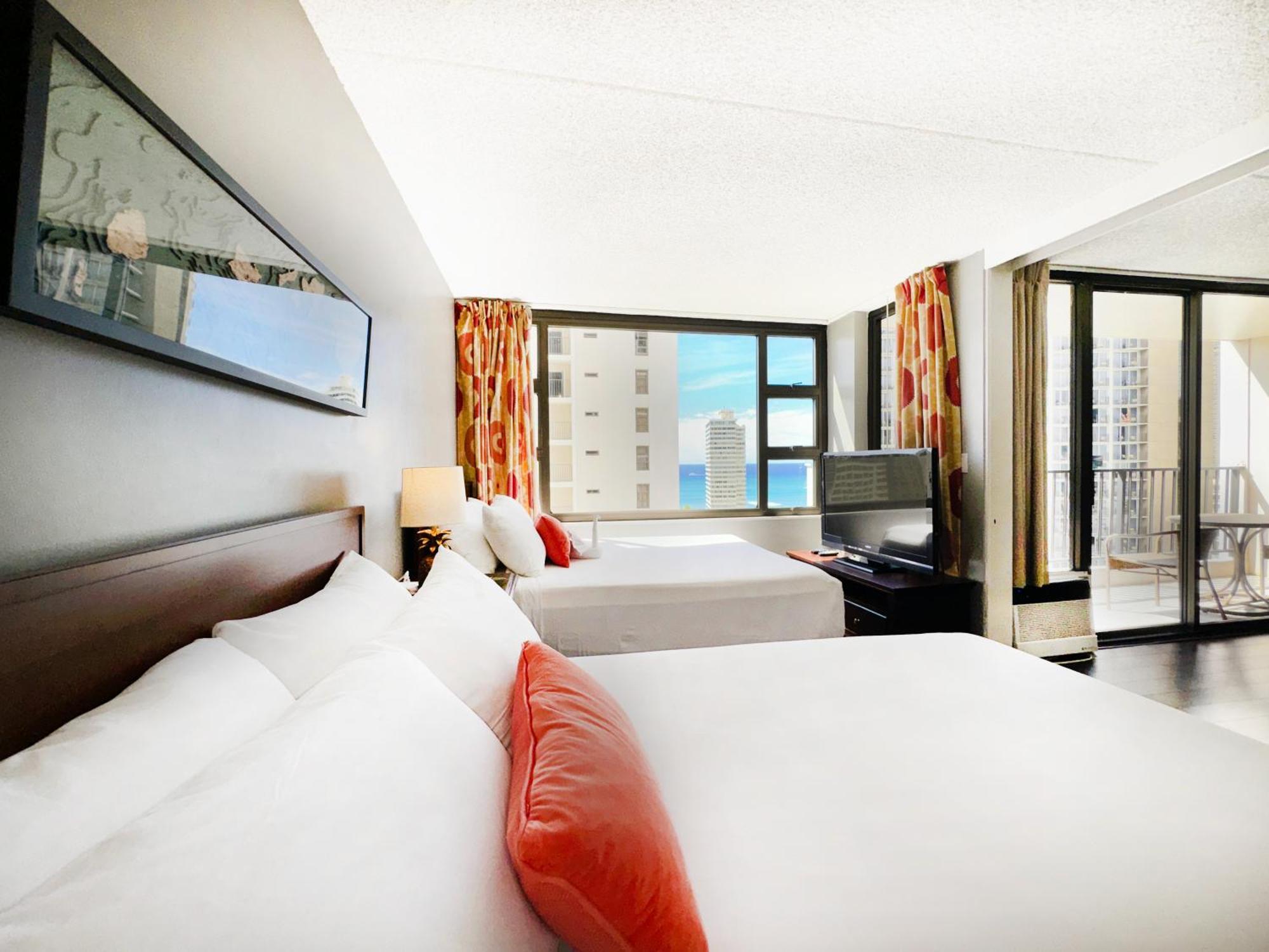 1br Oceanview Condo, Near Waikiki With Parking Apartment
