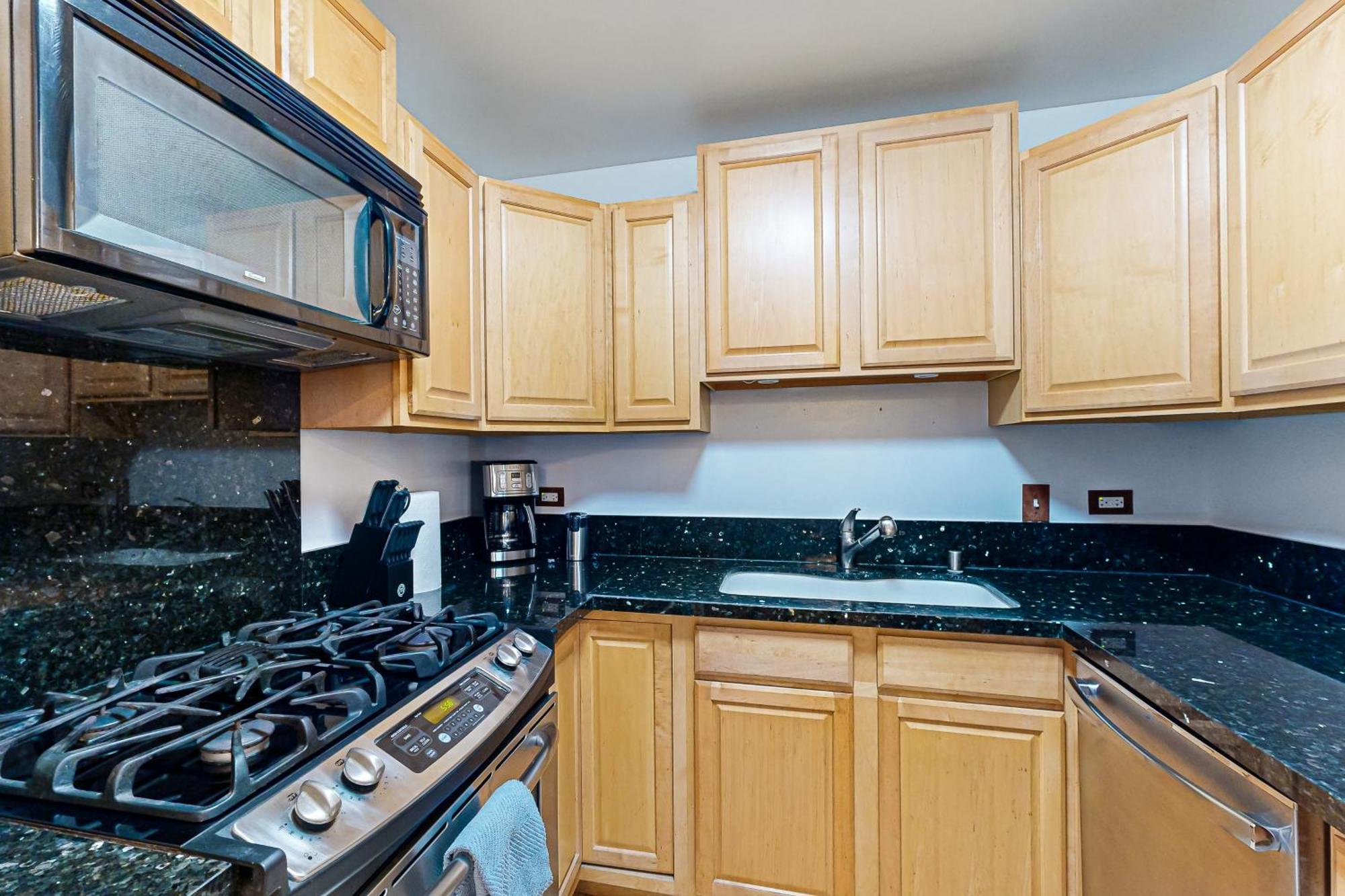 Aloha Towers 503 - 30 Night Minimum Apartment Honolulu