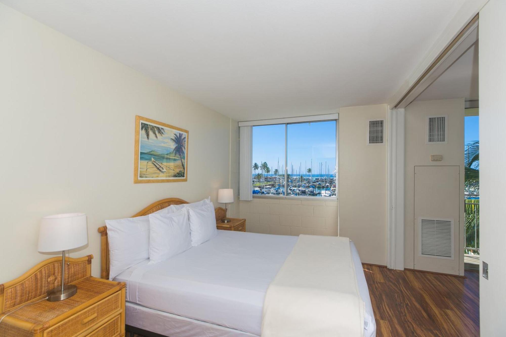 Ilikai Marina 382 Yacht Harbor View 1br