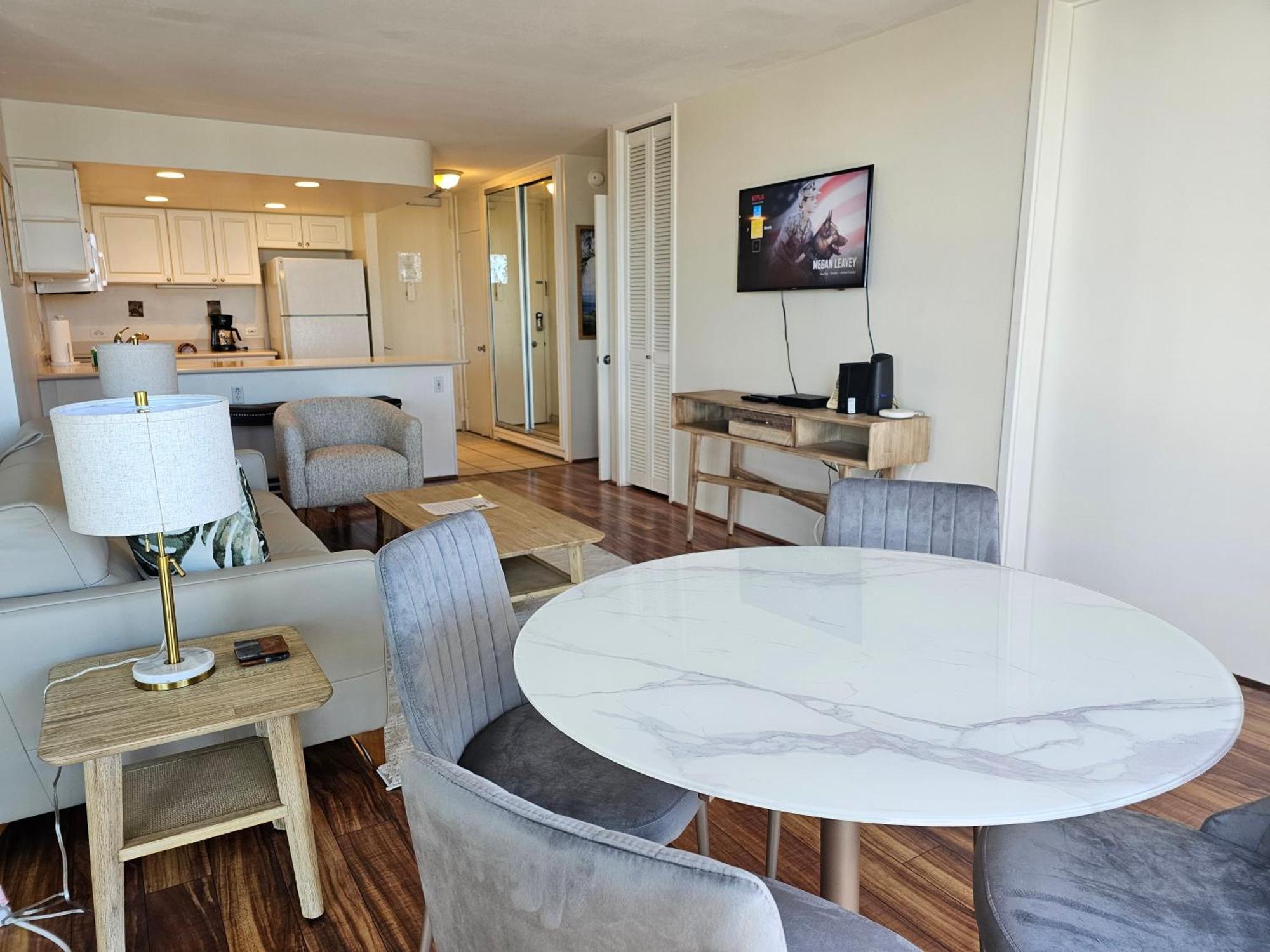 Ilikai Marina 382 Yacht Harbor View 1br Apartment *