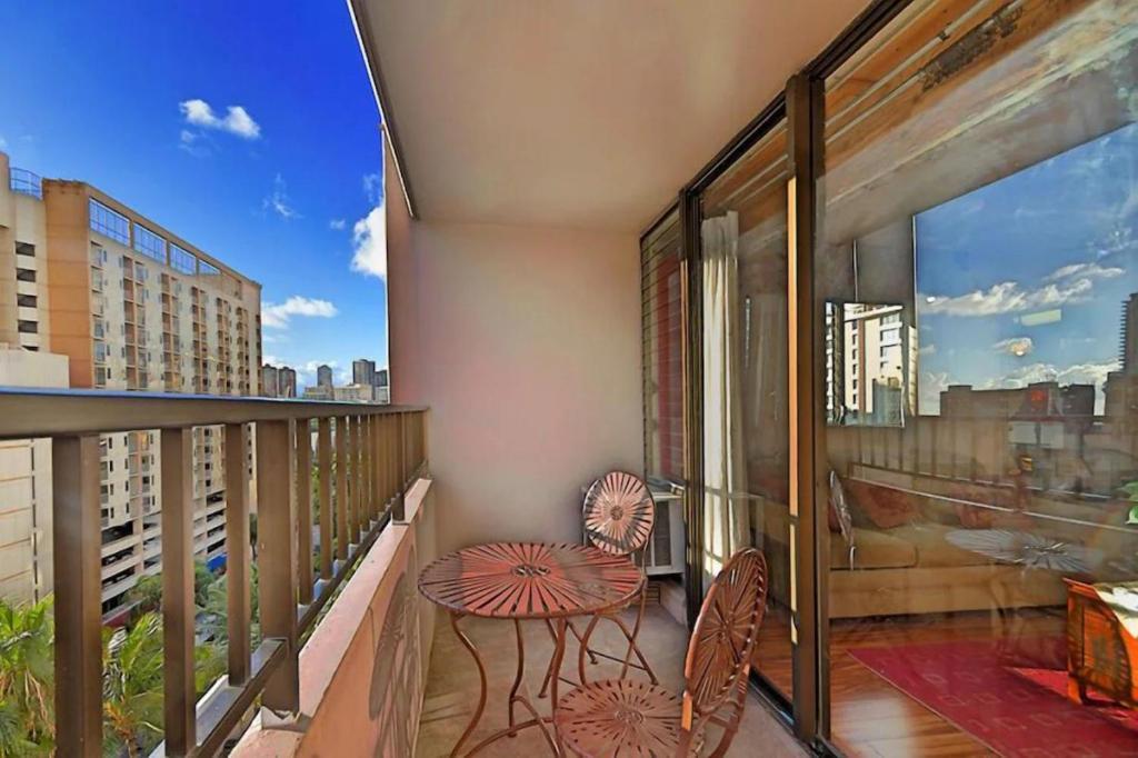Heart Of Waikiki,1bdrm,free Parking, Wifi,no Fees,youtube,netflix ! * Honolulu