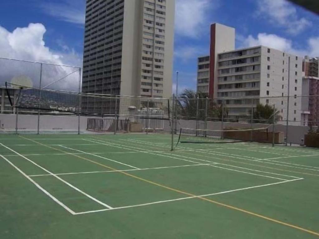 Heart Of Waikiki,1bdrm,free Parking, Wifi,no Fees,youtube,netflix !