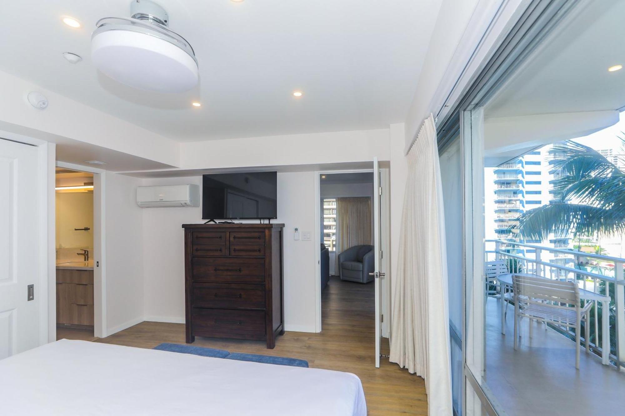 Fully Furnished Ilikai Tower 525 With Free Wifi, Near Waikiki Beaches! Apartment *