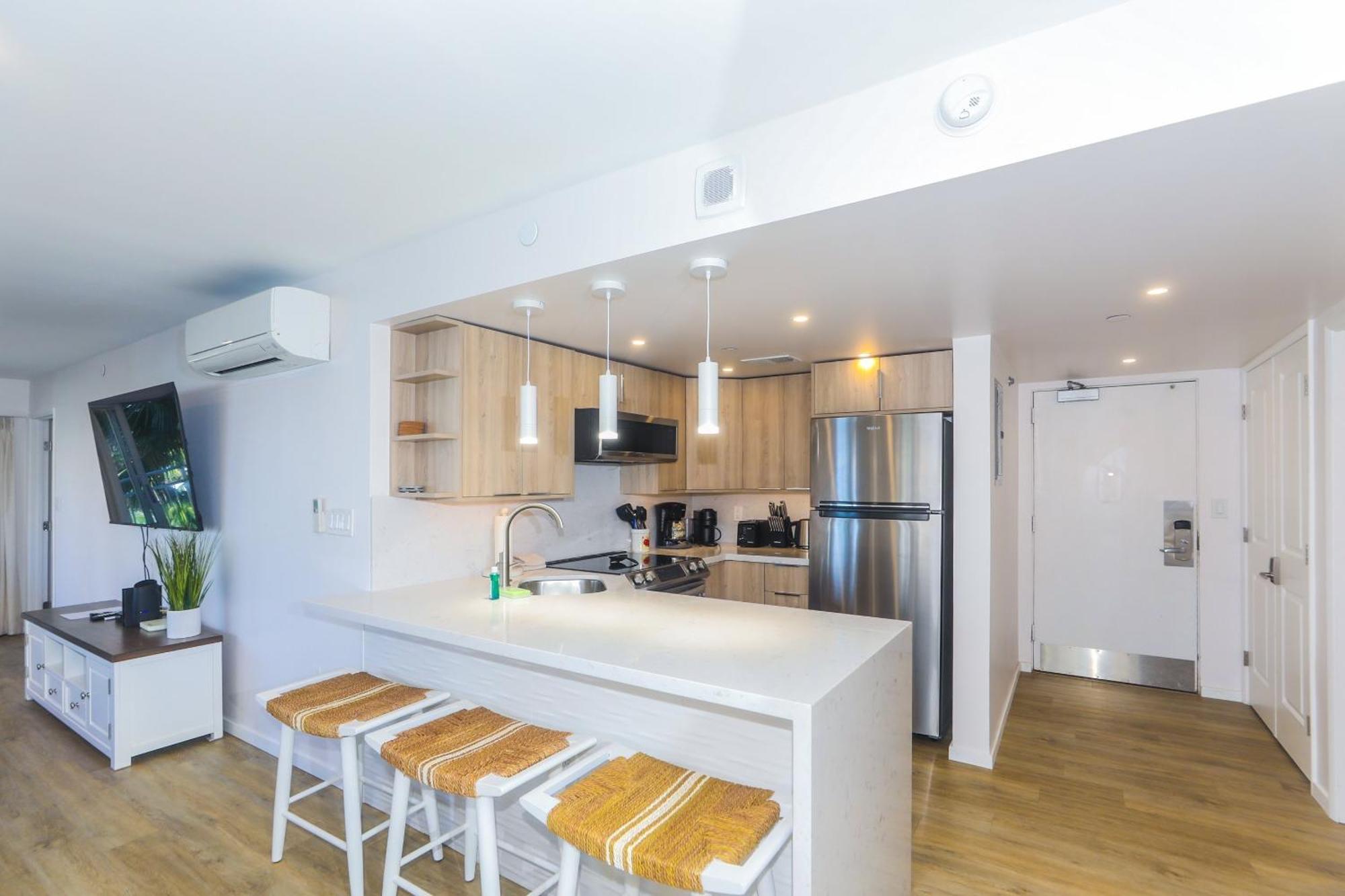Fully Furnished Ilikai Tower 525 With Free Wifi, Near Waikiki Beaches! * Honolulu