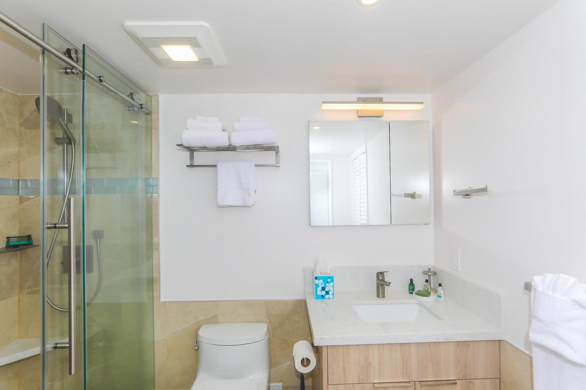 Apartment Fully Furnished Ilikai Tower 525 With Free Wifi, Near Waikiki Beaches! Honolulu