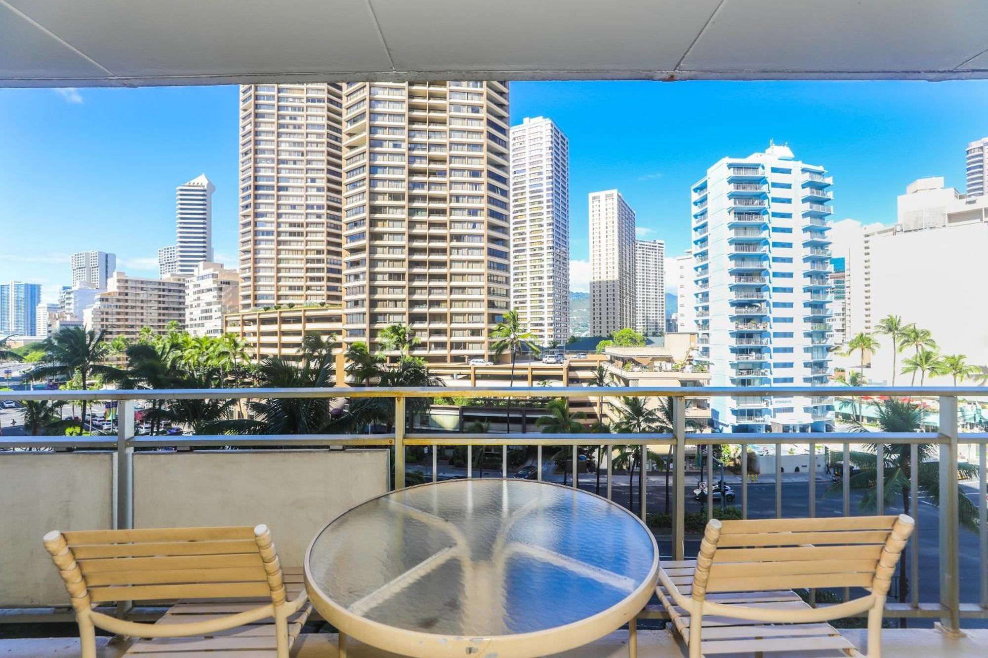 Fully Furnished Ilikai Tower 525 With Free Wifi, Near Waikiki Beaches!