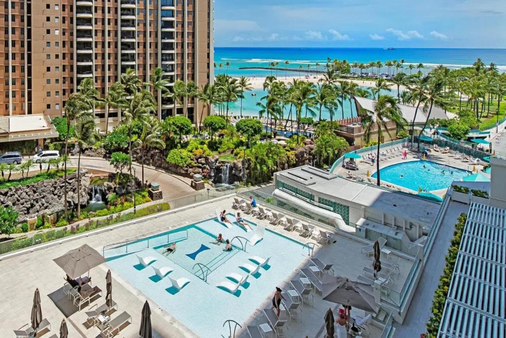 Panoramic Oceanview - Full Kitchen In Each Room, 2 Swimming Pools, Onsite Restaurants, Fireworks Every Friday Apartment Honolulu