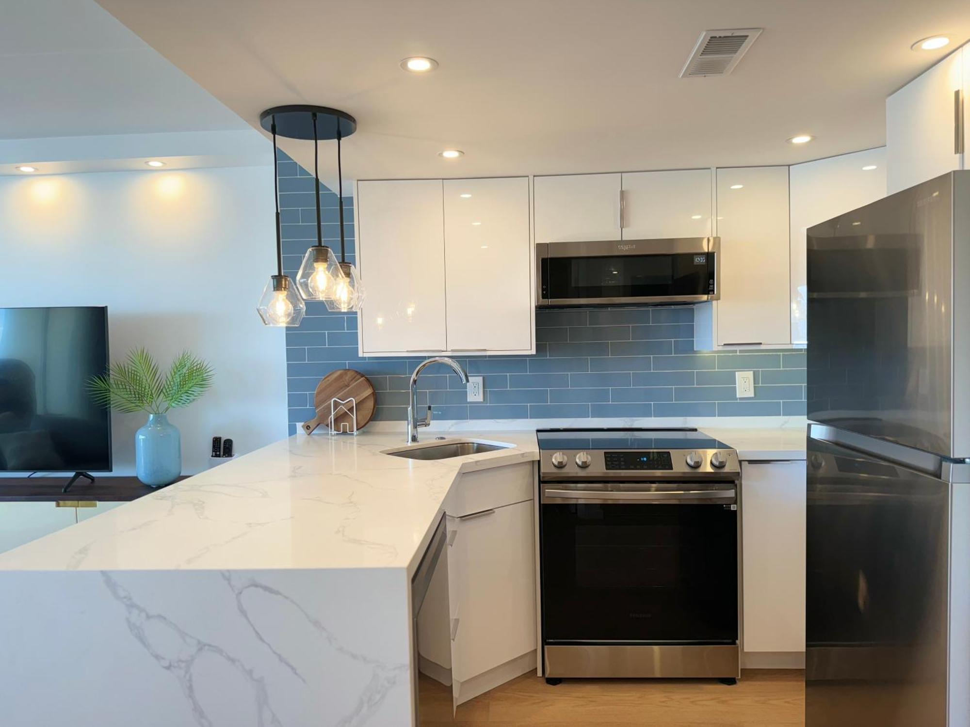 Panoramic Oceanview - Full Kitchen In Each Room, 2 Swimming Pools, Onsite Restaurants, Fireworks Every Friday Honolulu