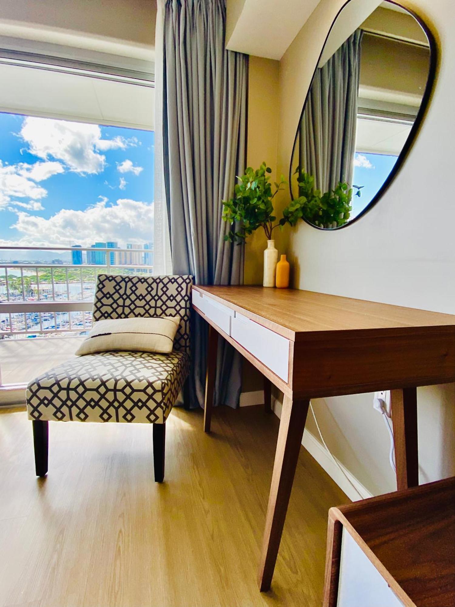 Panoramic Oceanview - Full Kitchen In Each Room, 2 Swimming Pools, Onsite Restaurants, Fireworks Every Friday Honolulu