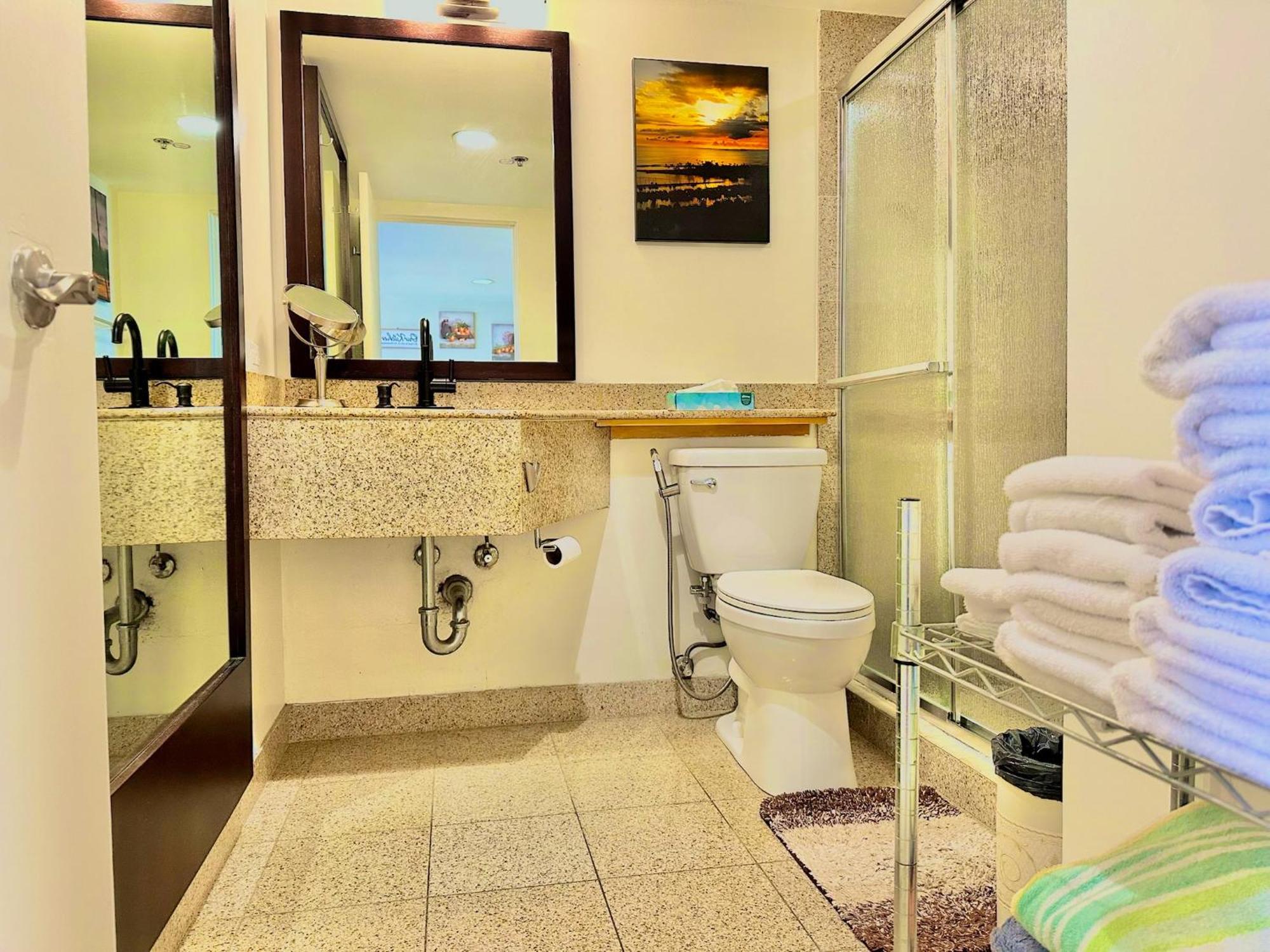 Aparthotel Waikiki Experience! Luxury Oceanview Suite! *
