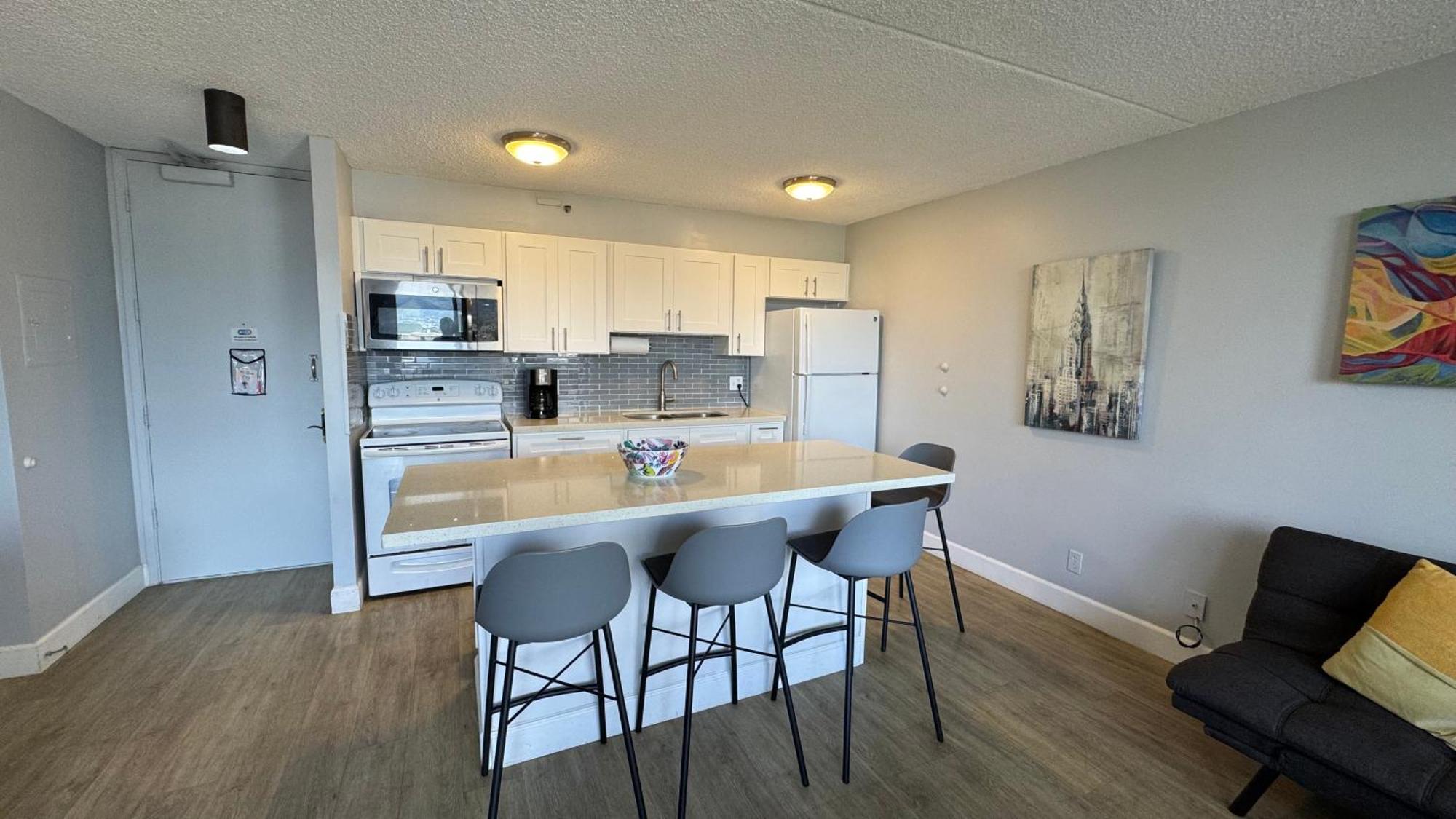 Free Parking, Pool, Sauna, Spa, Wifi, Bbq, Ac - Waikiki Banyan * Honolulu