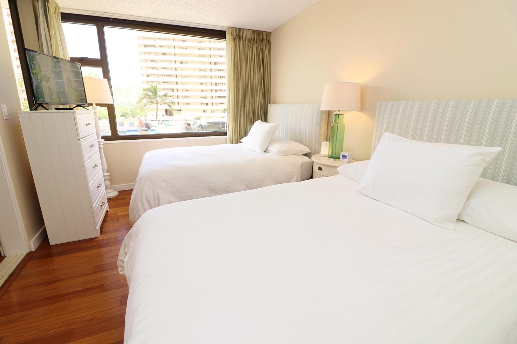 Waikiki 1 Bedroom W/ A/c! *